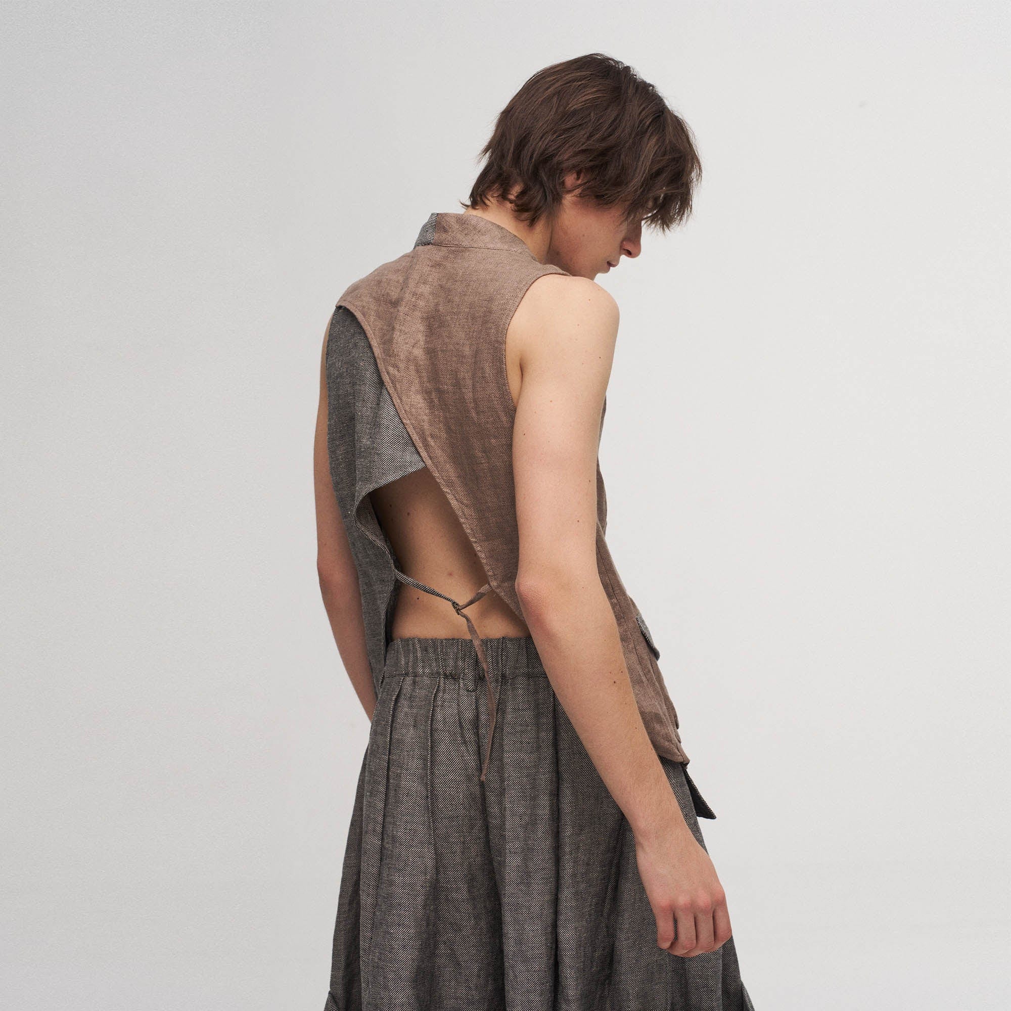 ILNya Nieternite Nifutur Asymmetrical Panelled Contrast Back-Tie Vest Brown