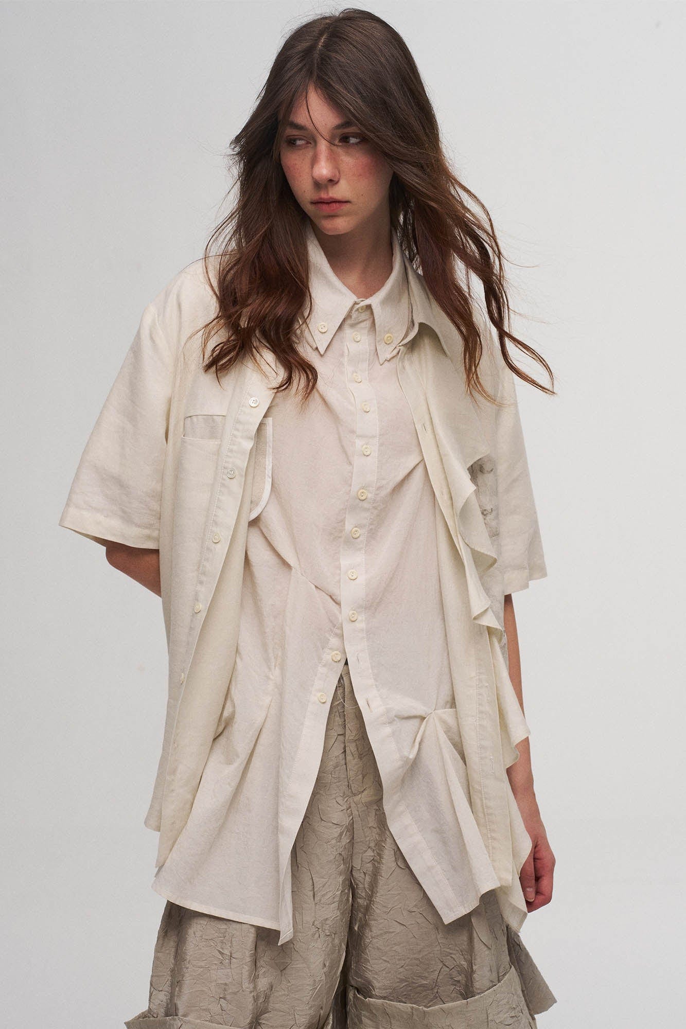 ILNya Nieternite Nifutur Asymmetrical Ruffle Iris Half Shirt