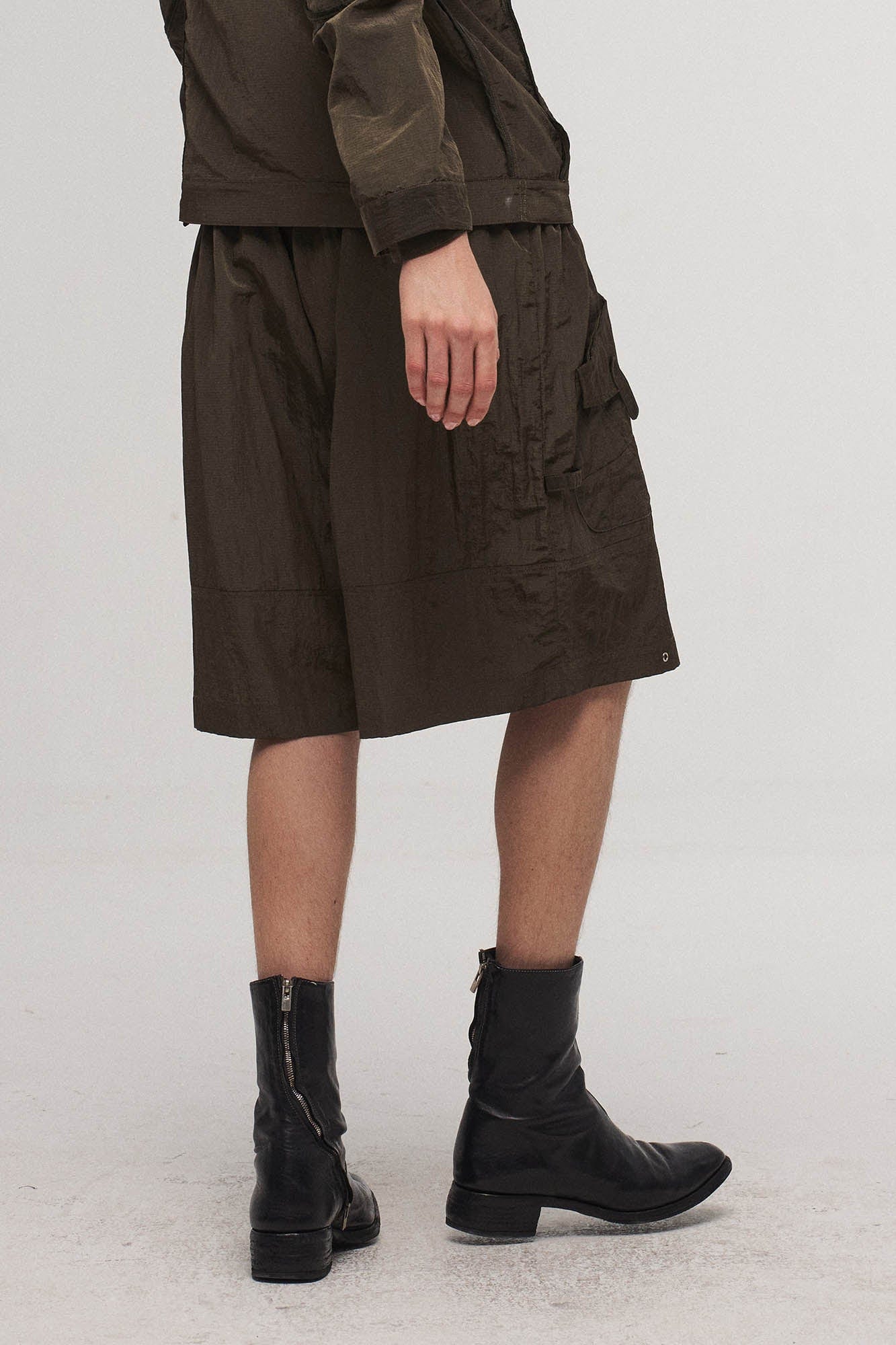 ILNya Nieternite Nifutur Multi-Pocket Crinkled Oversized Shorts