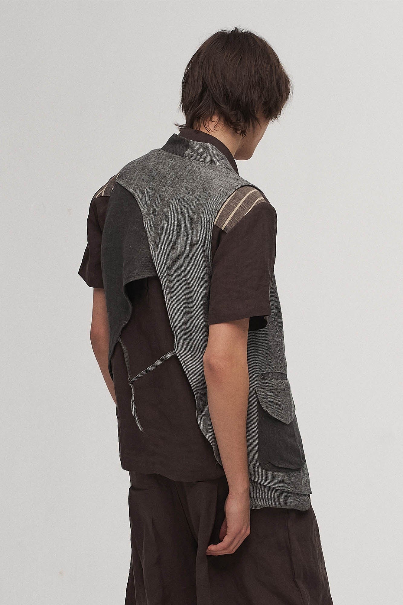 ILNya Nieternite Nifutur Asymmetrical Panelled Contrast Back-Tie Vest Gray