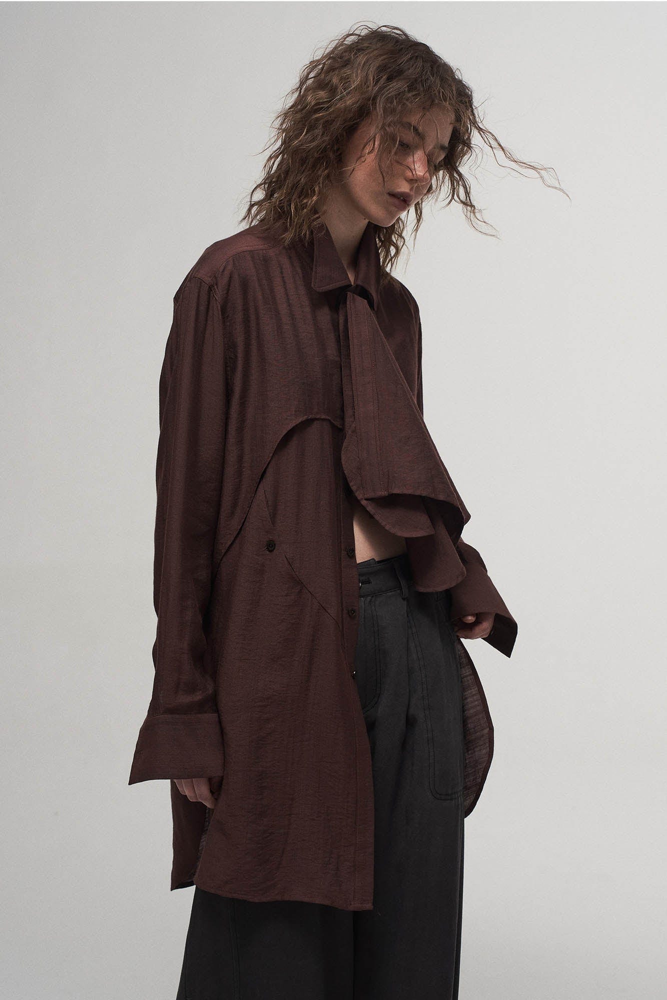 ILNya Nieternite Nifutur Arc Spliced Draped Long Shirt Burgundy