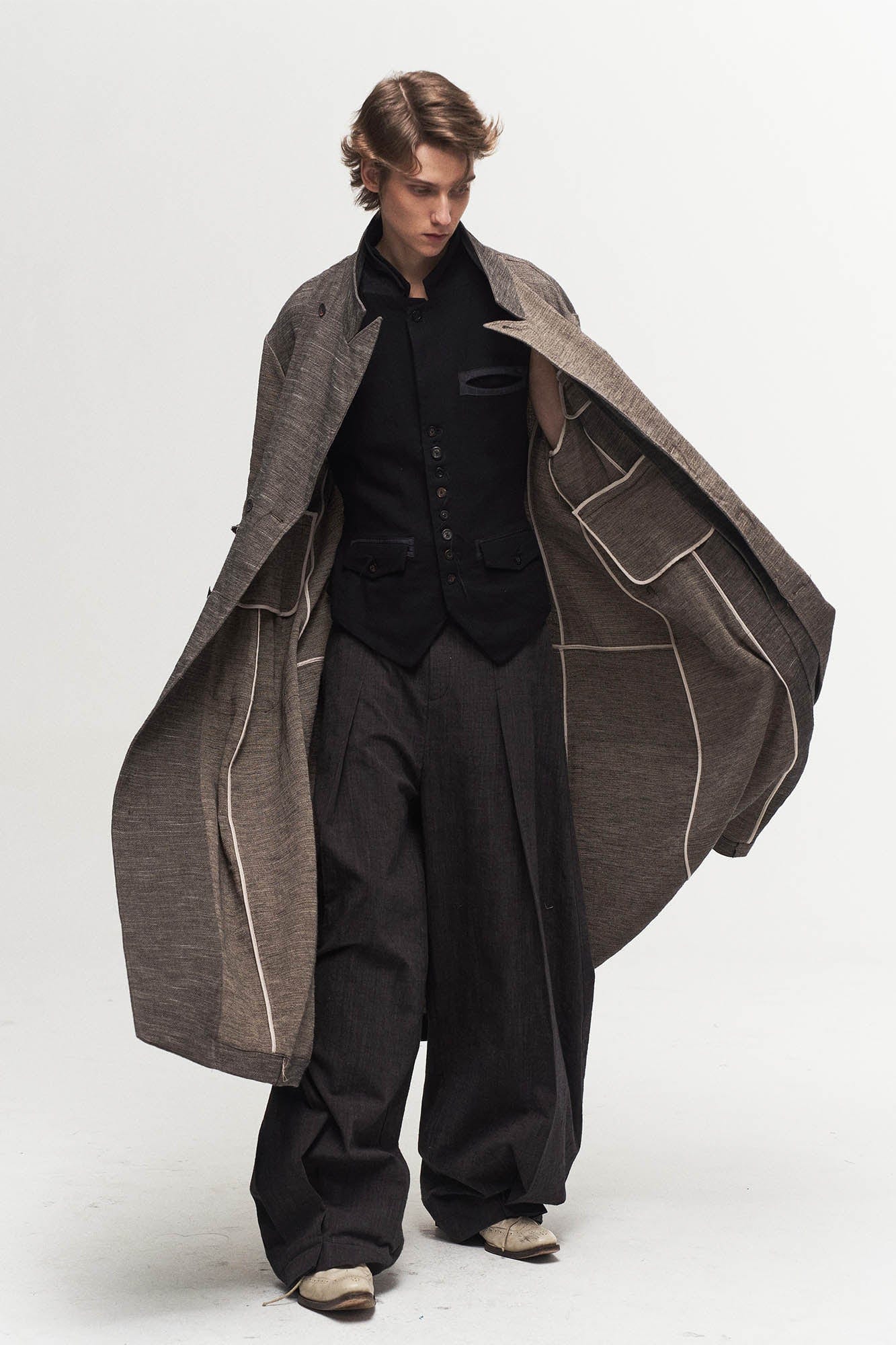 ILNya Nieternite Nifutur Pleated Curved Oversized Pants
