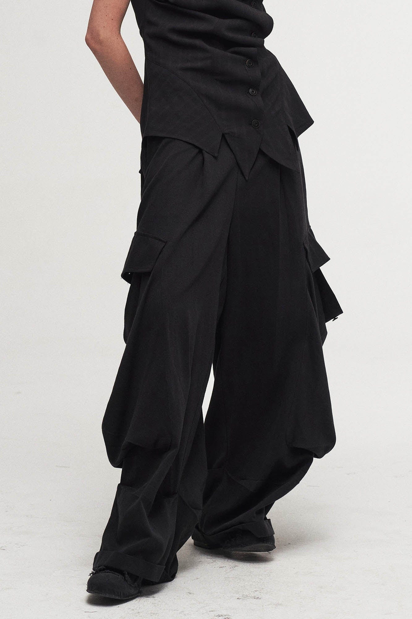 ILNya Nieternite Nifutur Draped Big-Pocket Wide-Leg Cargo Pants