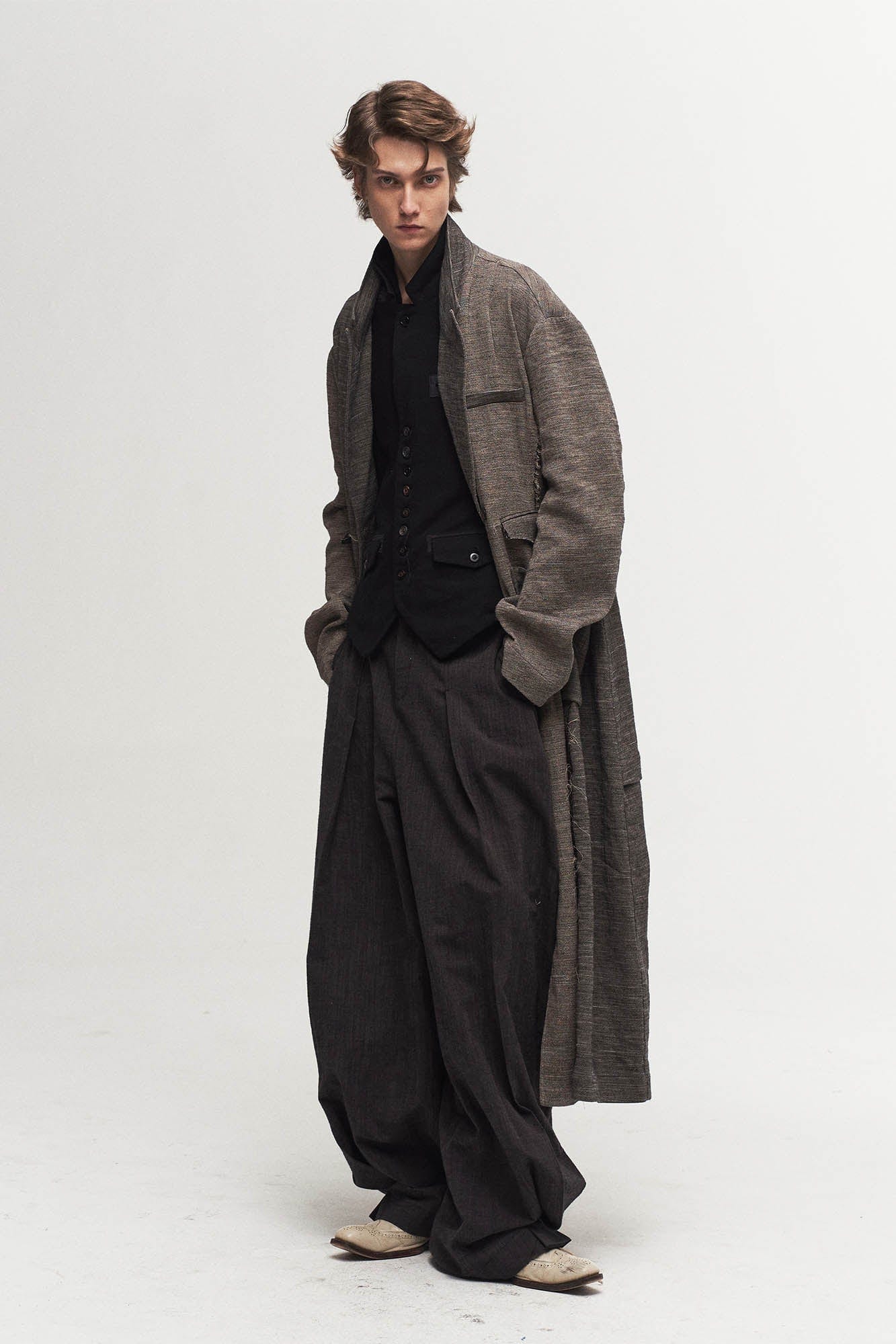 ILNya Nieternite Nifutur Pleated Curved Oversized Pants