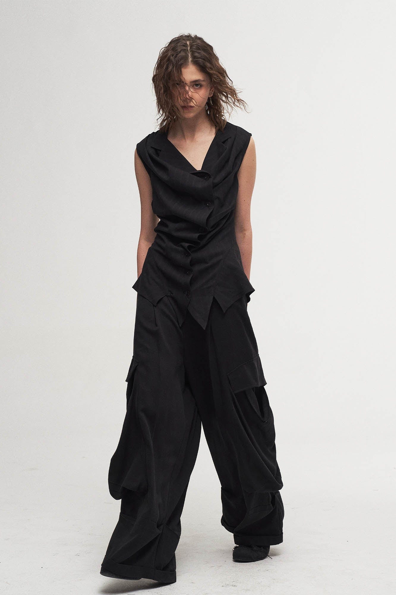 ILNya Nieternite Nifutur Draped Big-Pocket Wide-Leg Cargo Pants