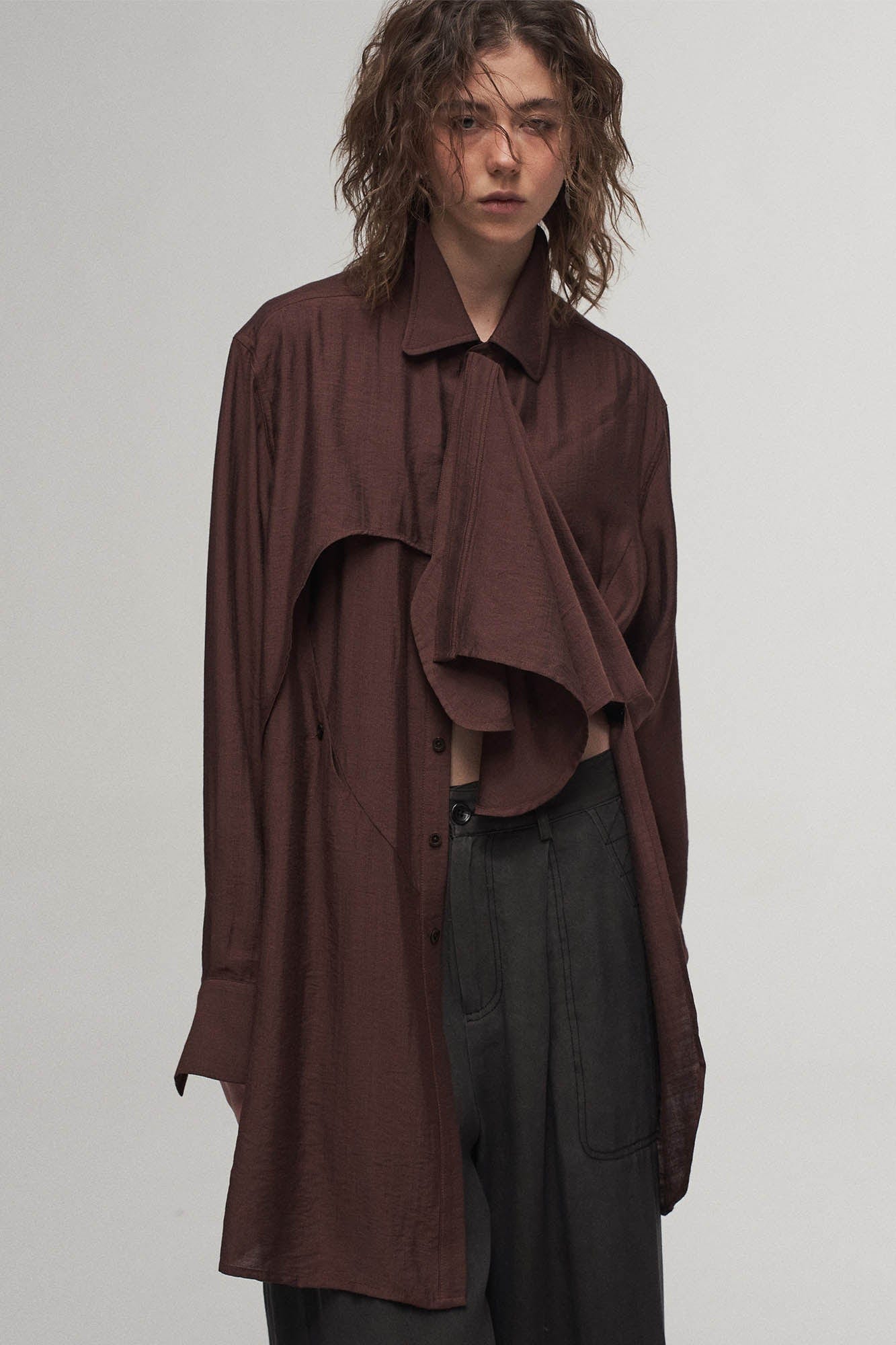 ILNya Nieternite Nifutur Arc Spliced Draped Long Shirt Burgundy