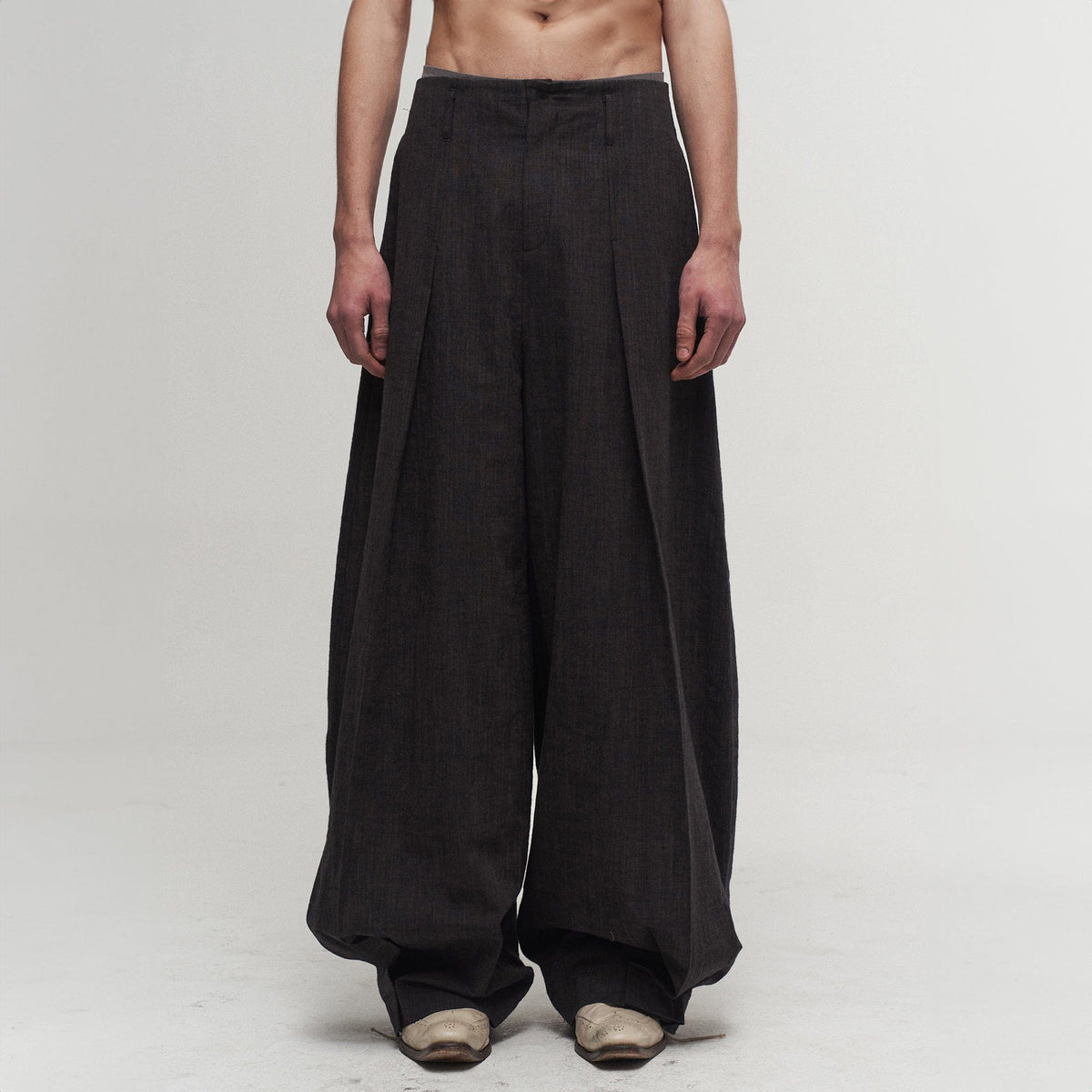 ILNya Nieternite Nifutur Pleated Curved Oversized Pants