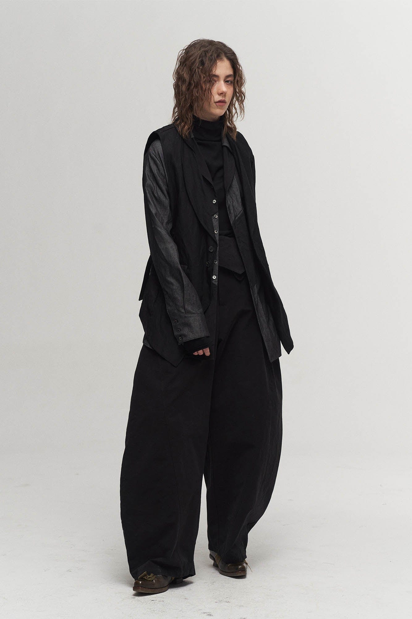 ILNya Nieternite Nifutur High-Waisted Pleated Wide-Leg Pants