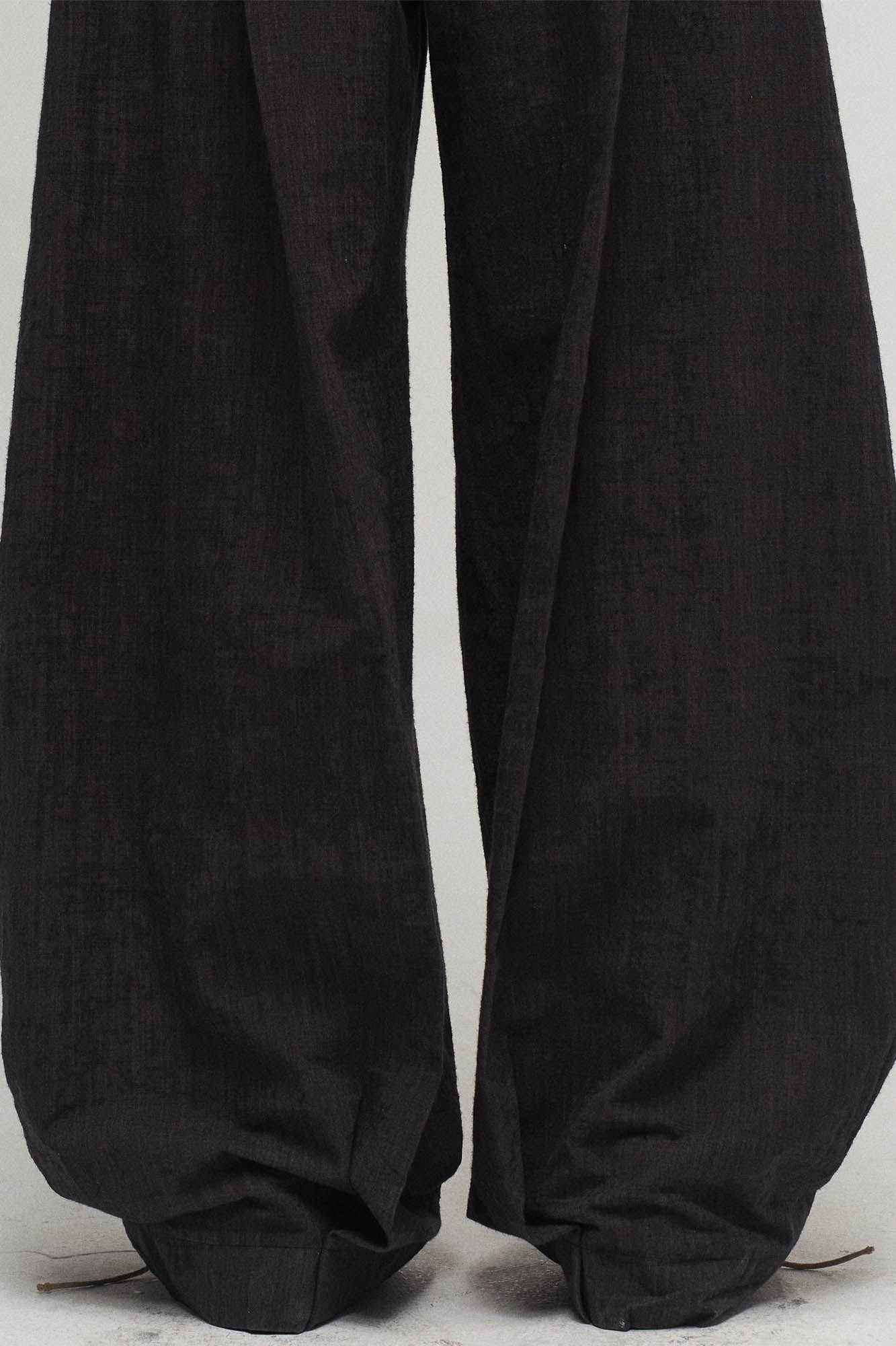 ILNya Nieternite Nifutur Pleated Curved Oversized Pants