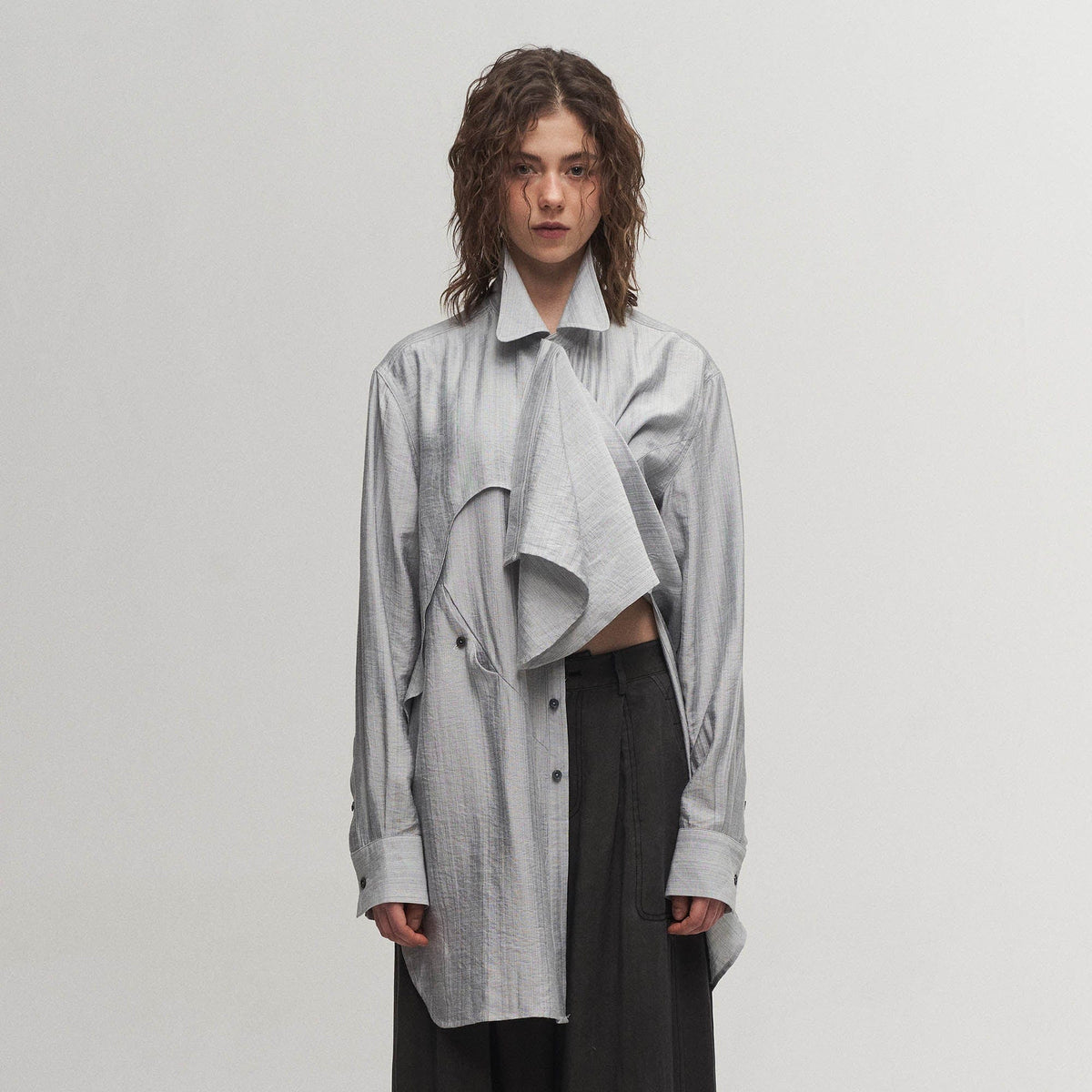 ILNya Nieternite Nifutur Arc Spliced Draped Long Shirt Bluish Silver