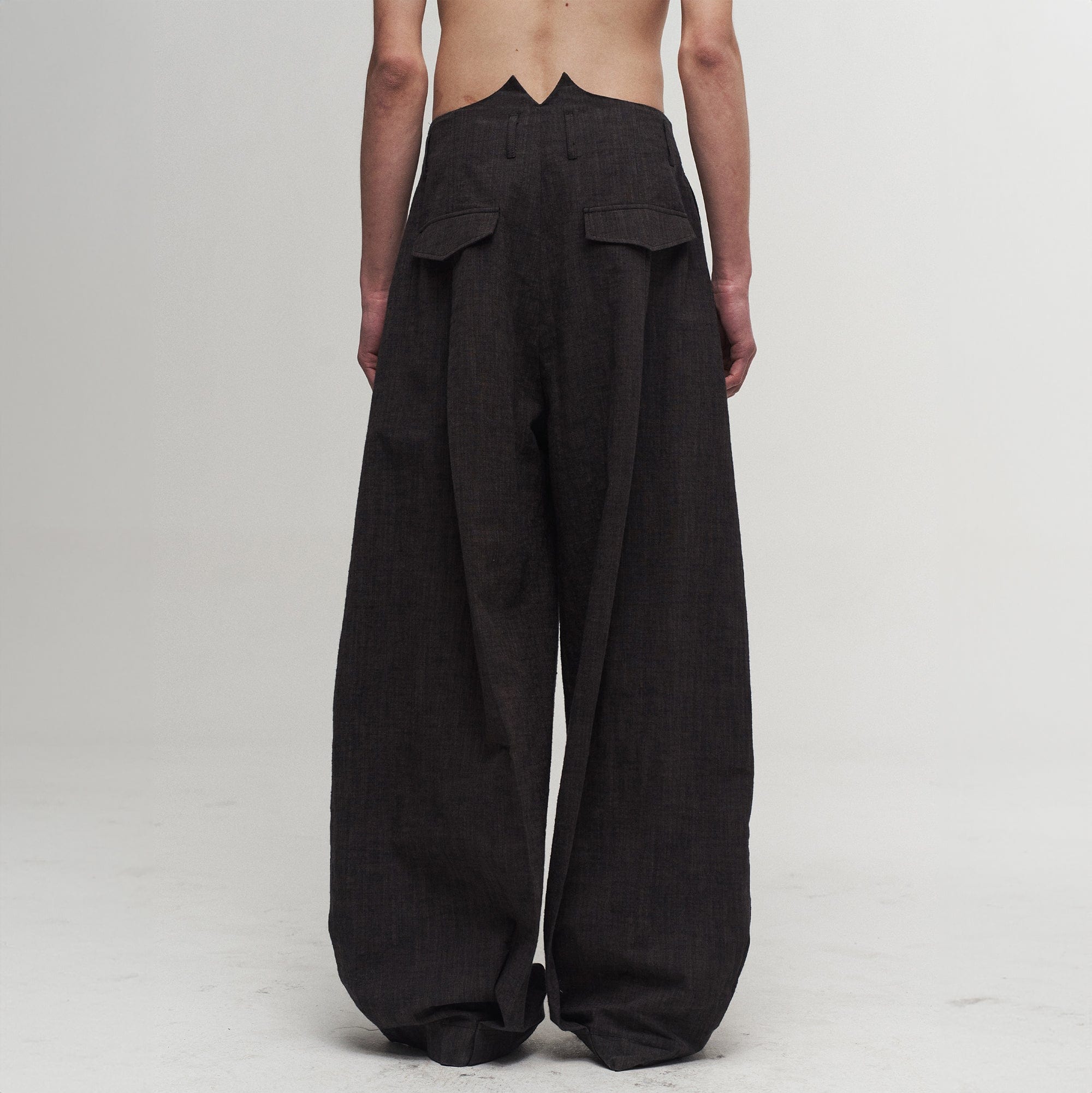 ILNya Nieternite Nifutur Pleated Curved Oversized Pants
