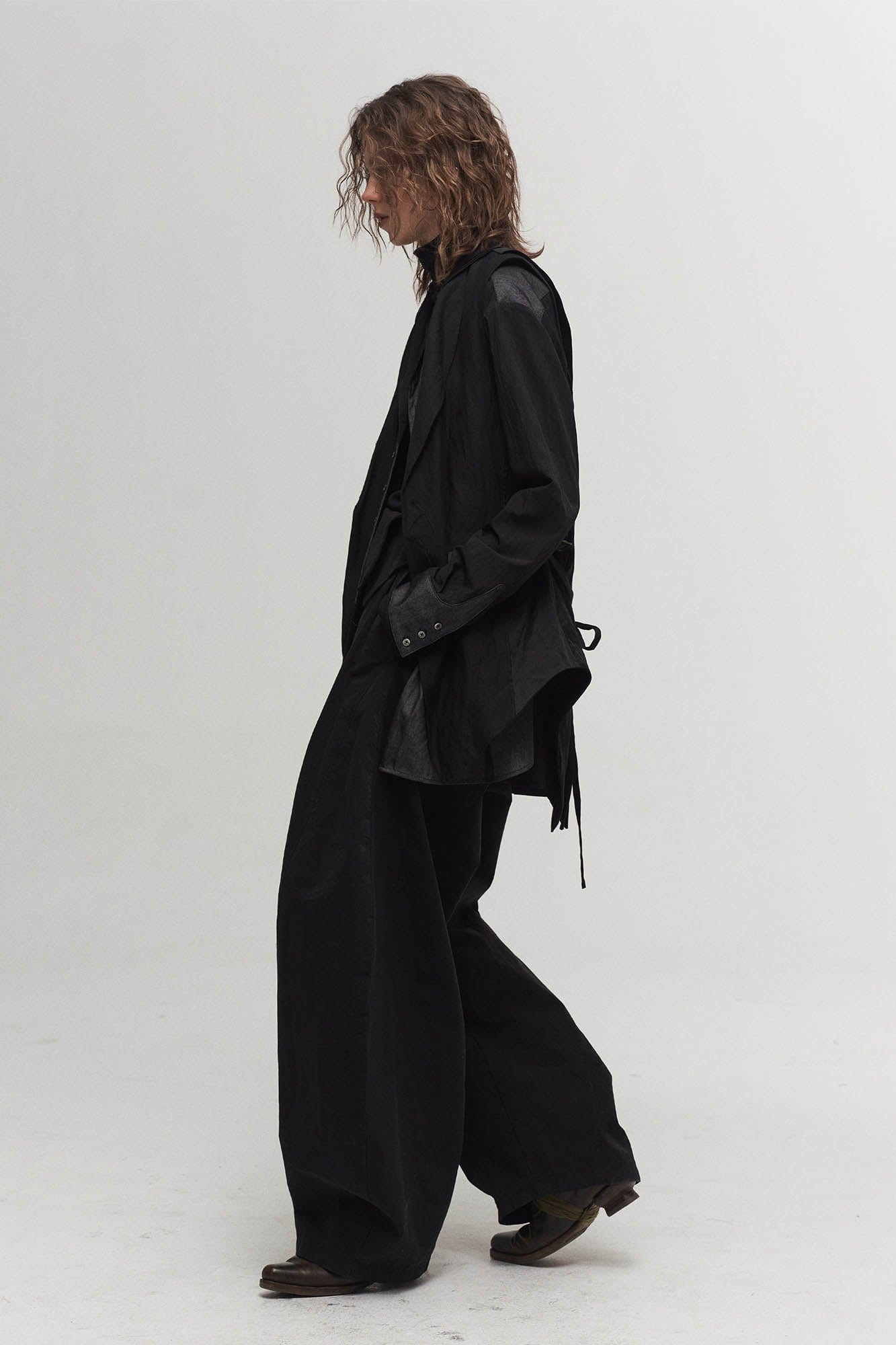 ILNya Nieternite Nifutur High-Waisted Pleated Wide-Leg Pants
