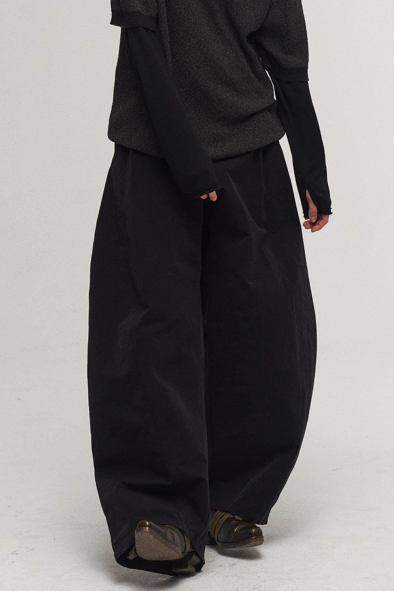 ILNya Nieternite Nifutur High-Waisted Pleated Wide-Leg Pants