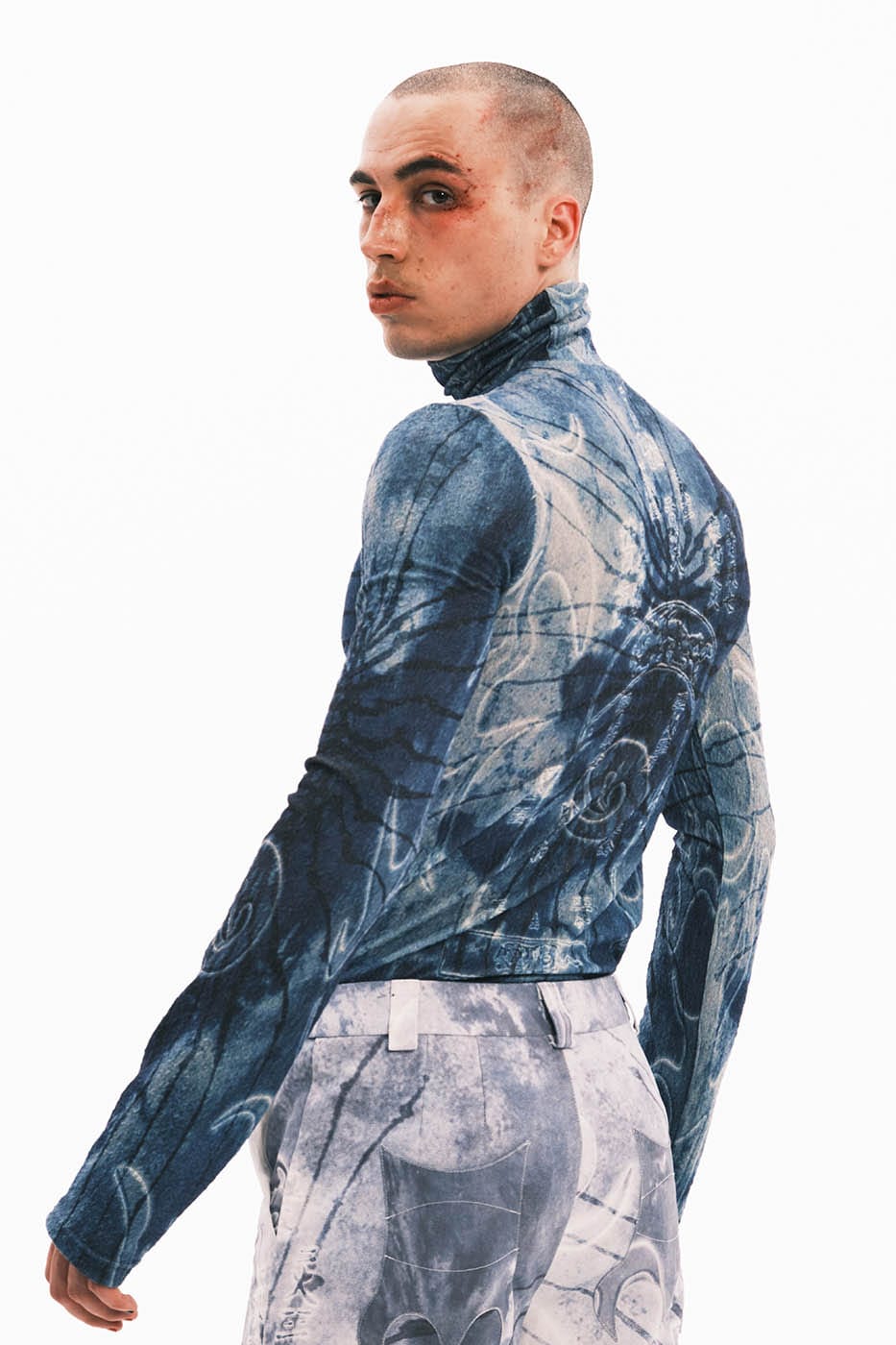 EMBRYO Tie-Dyed Runes Turtleneck L/S Tee