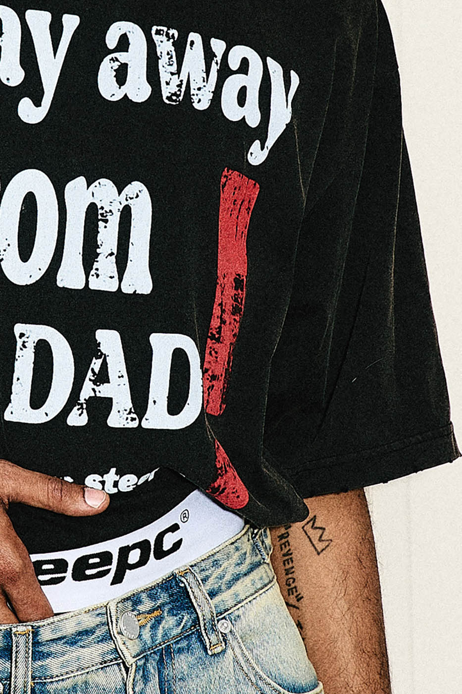 STEEPC Distressed Slogan Full-Print T-Shirt