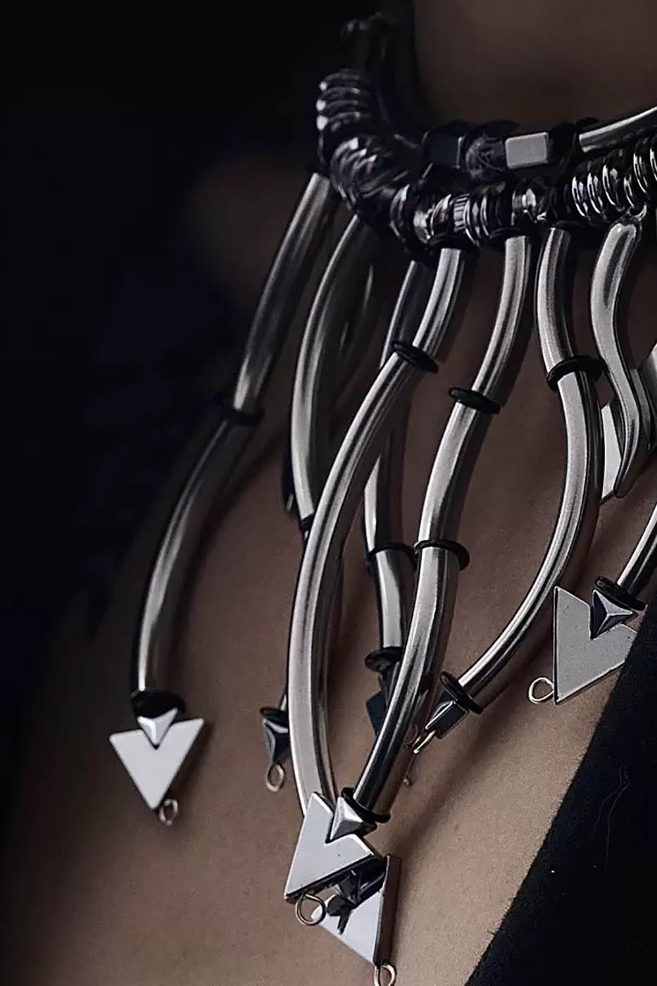 ILLUSORY Mechanical Multi-Arrow Necklace