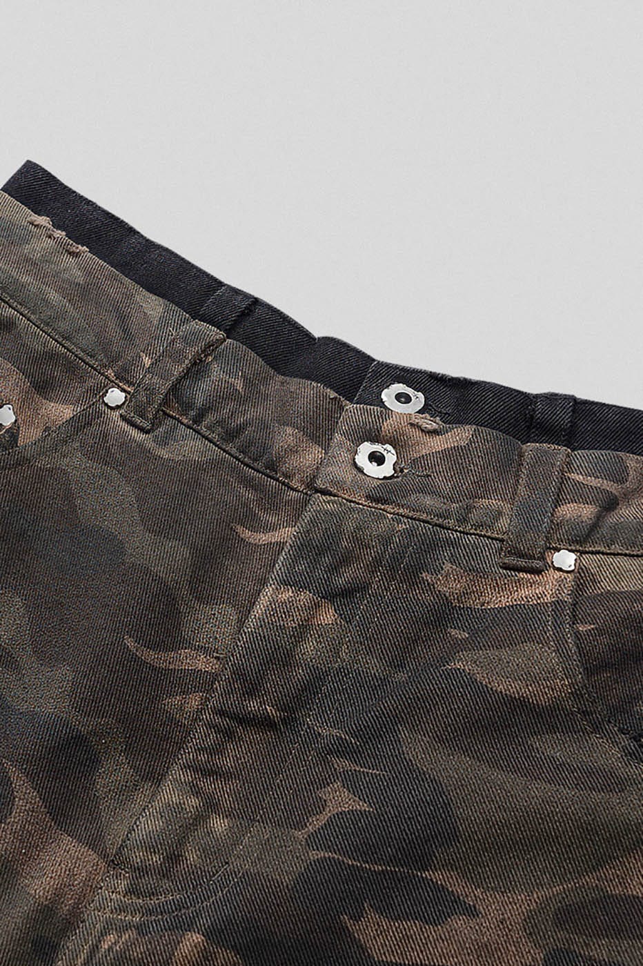 UNDERWATER Double-Layered Ripped Black Shorts Camo
