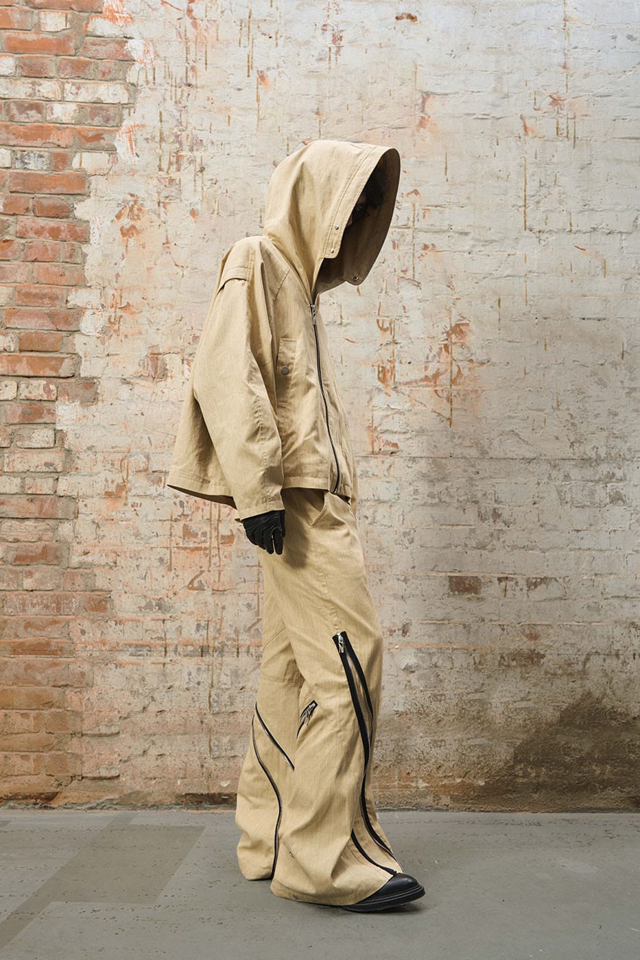 RELABEL Split Multi-Zipper Washed Pants