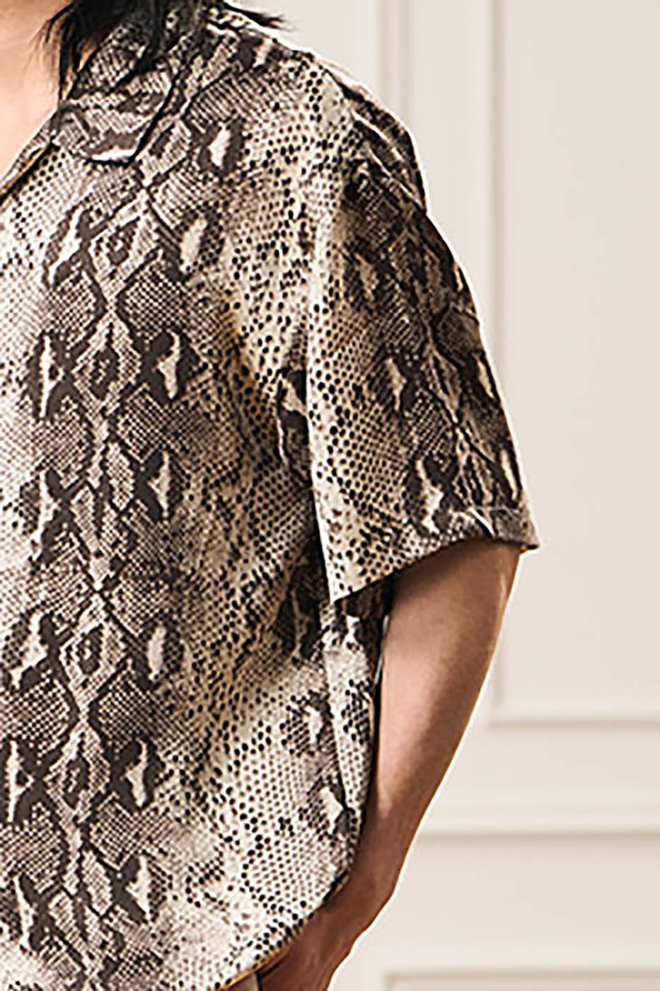 EPIC POETRY Dark Serpentine Half Shirt