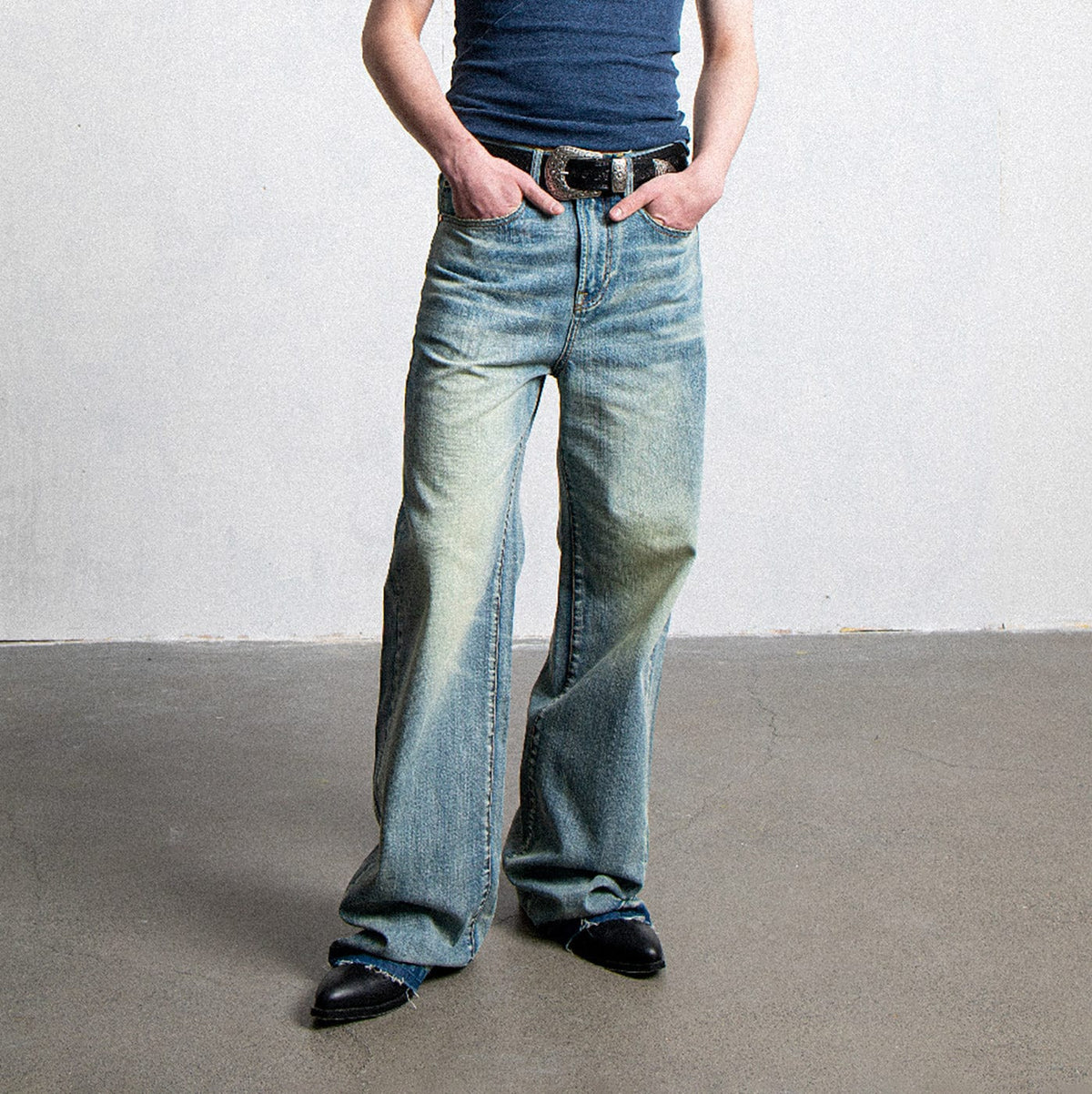 LEONSENSE Raw Edge Washed Flared Jeans