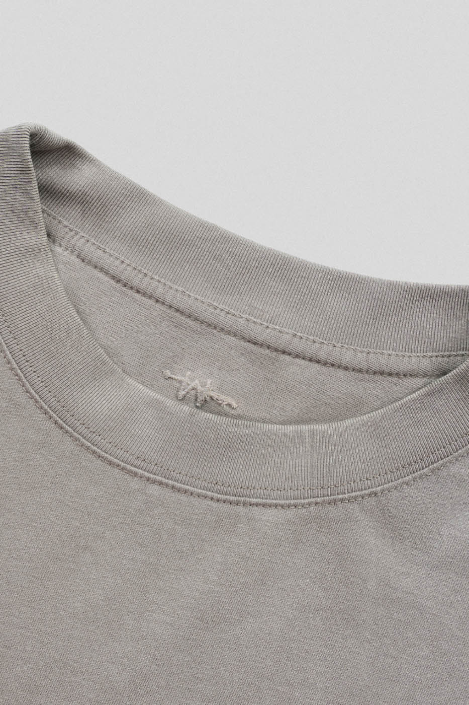 UNDERWATER Distressed Embroidery T-Shirt Light Sand