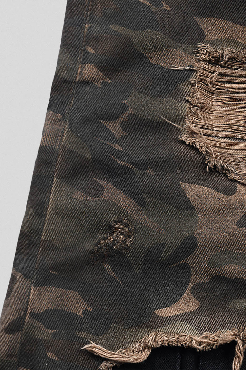 UNDERWATER Double-Layered Ripped Black Shorts Camo