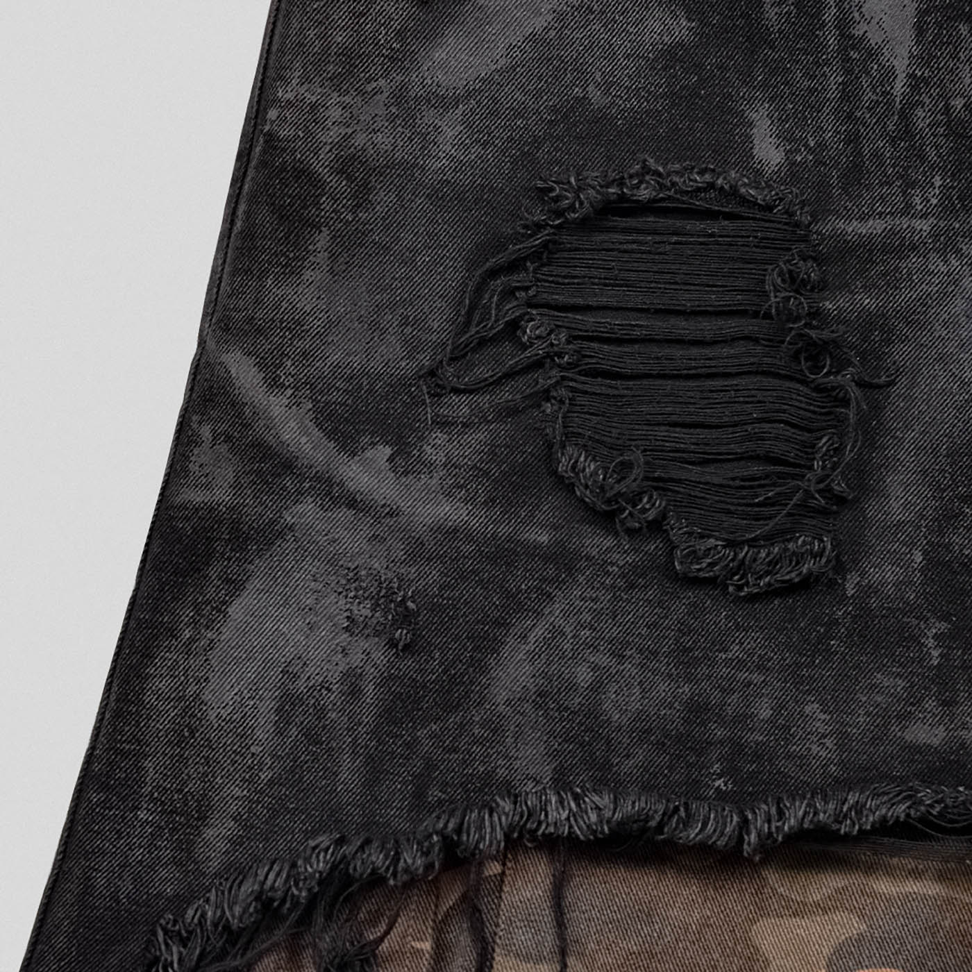 UNDERWATER Double-Layered Ripped Camo Shorts Black