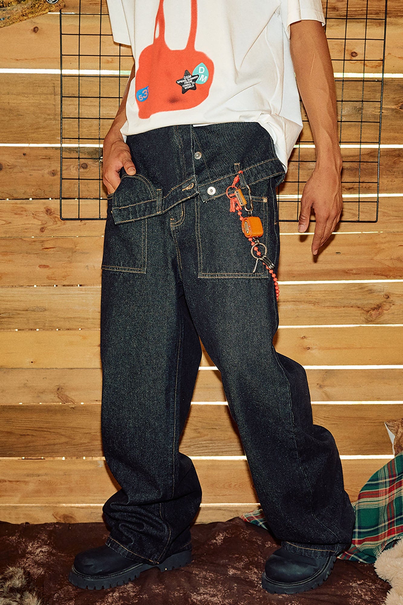 DONSMOKE Inverted Asymmetrical Waistband Raw Jeans