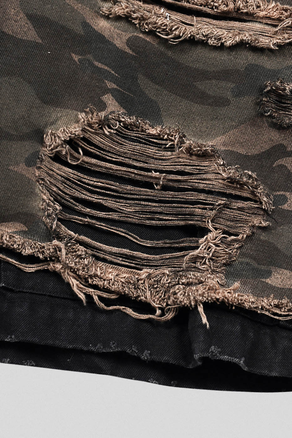UNDERWATER Double-Layered Ripped Black Shorts Camo