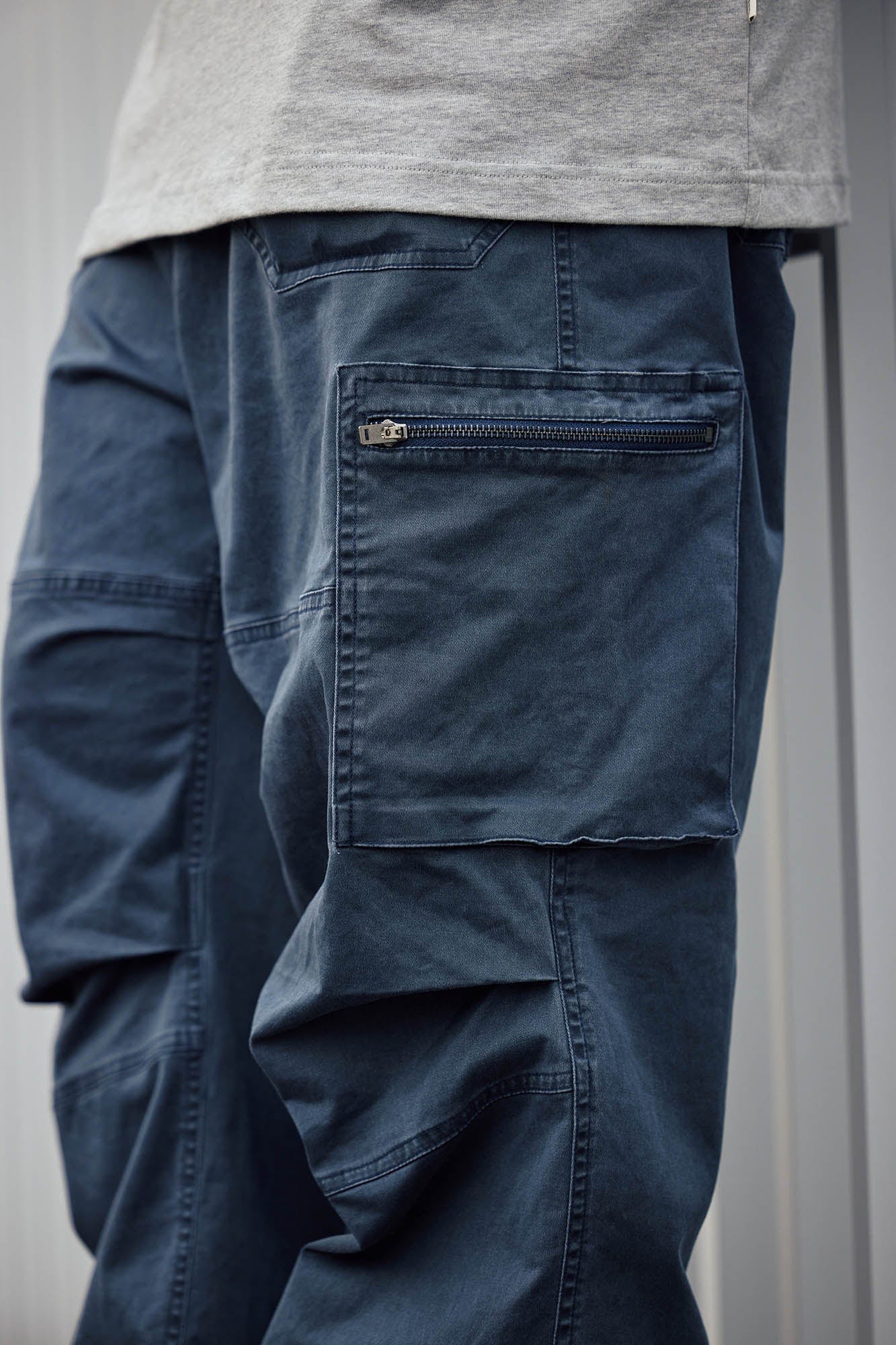 BANANA CLUB Zippered-Hem Multi-Pocket Crinkled Cargo Pants