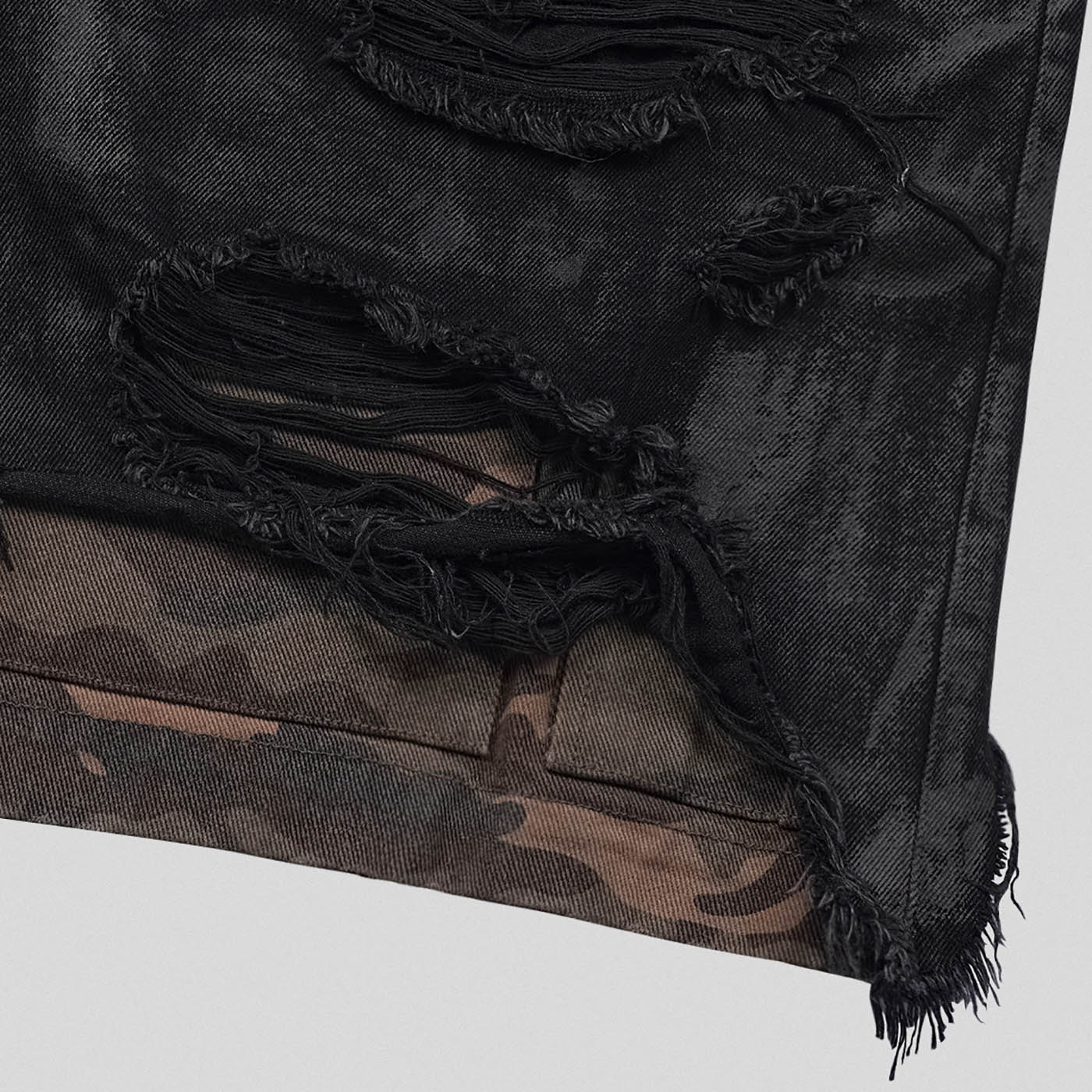UNDERWATER Double-Layered Ripped Camo Shorts Black
