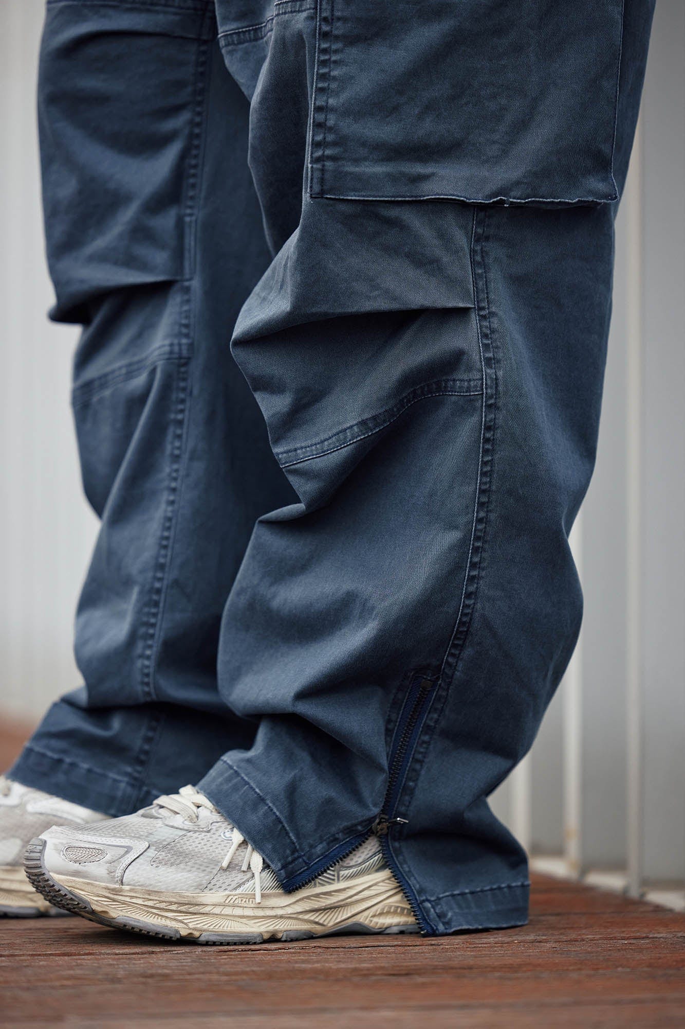 BANANA CLUB Zippered-Hem Multi-Pocket Crinkled Cargo Pants