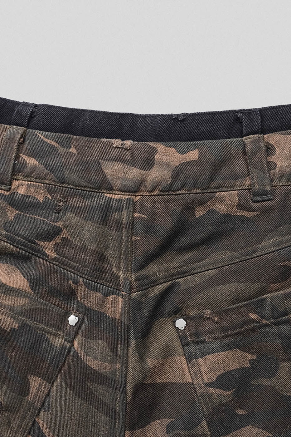 UNDERWATER Double-Layered Ripped Black Shorts Camo