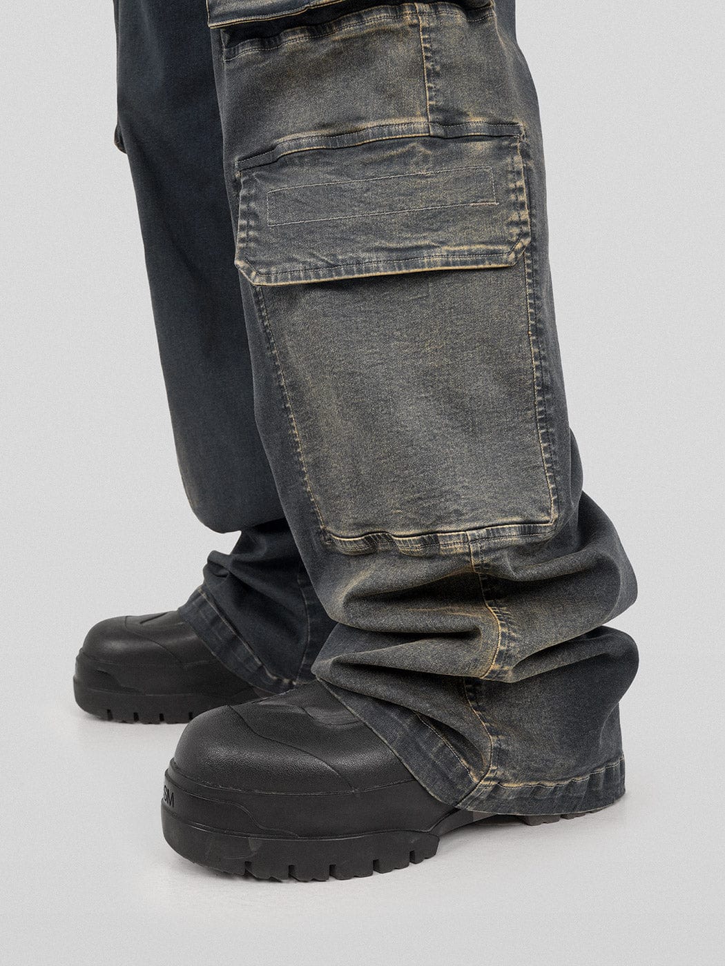 UNDERWATER Multi Pockets Gradient Jeans