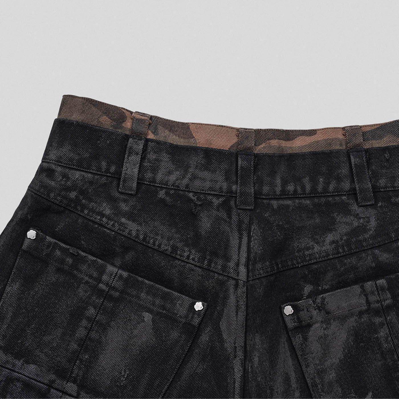 UNDERWATER Double-Layered Ripped Camo Shorts Black