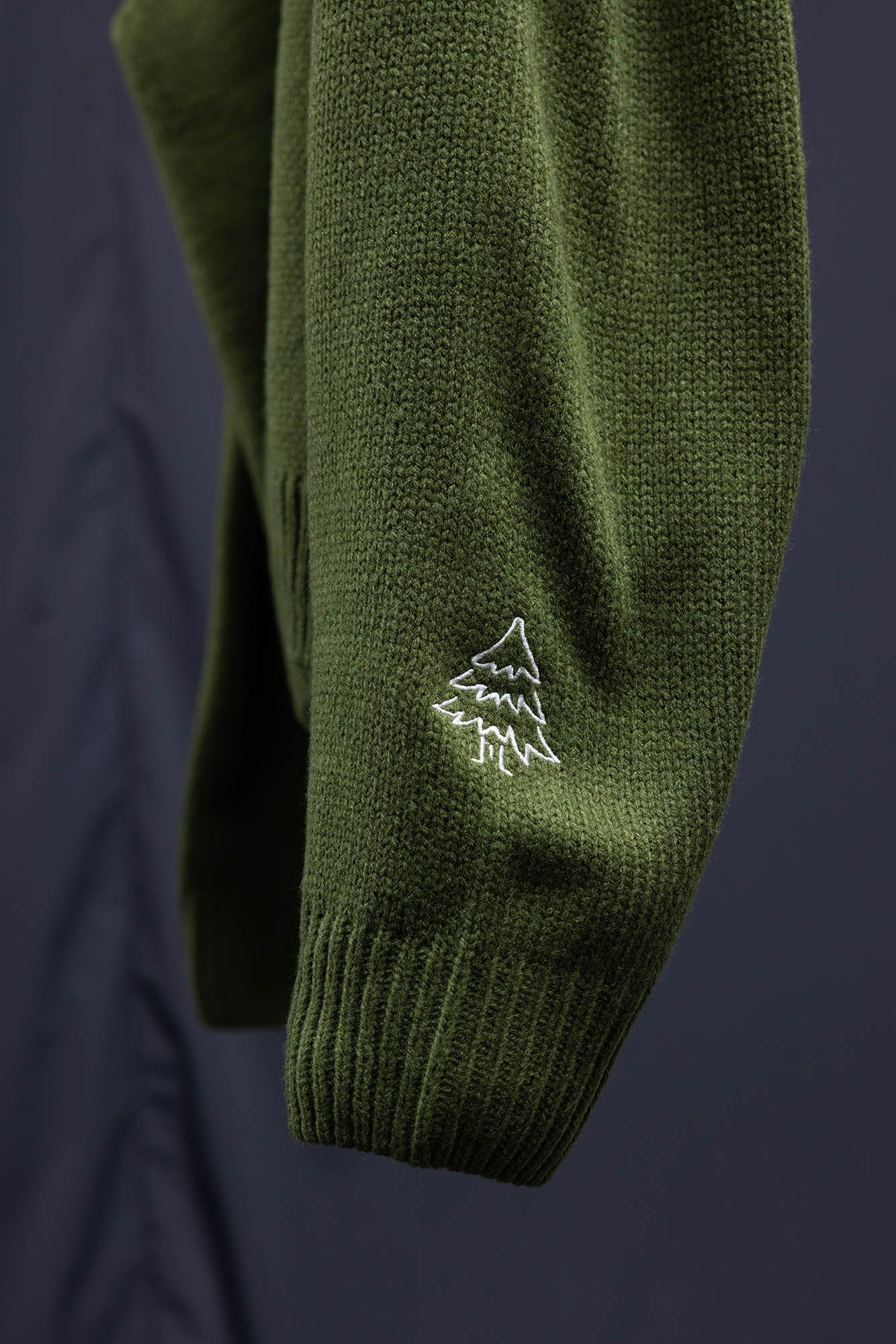 BANANA CLUB Christmas Pullover Sweater