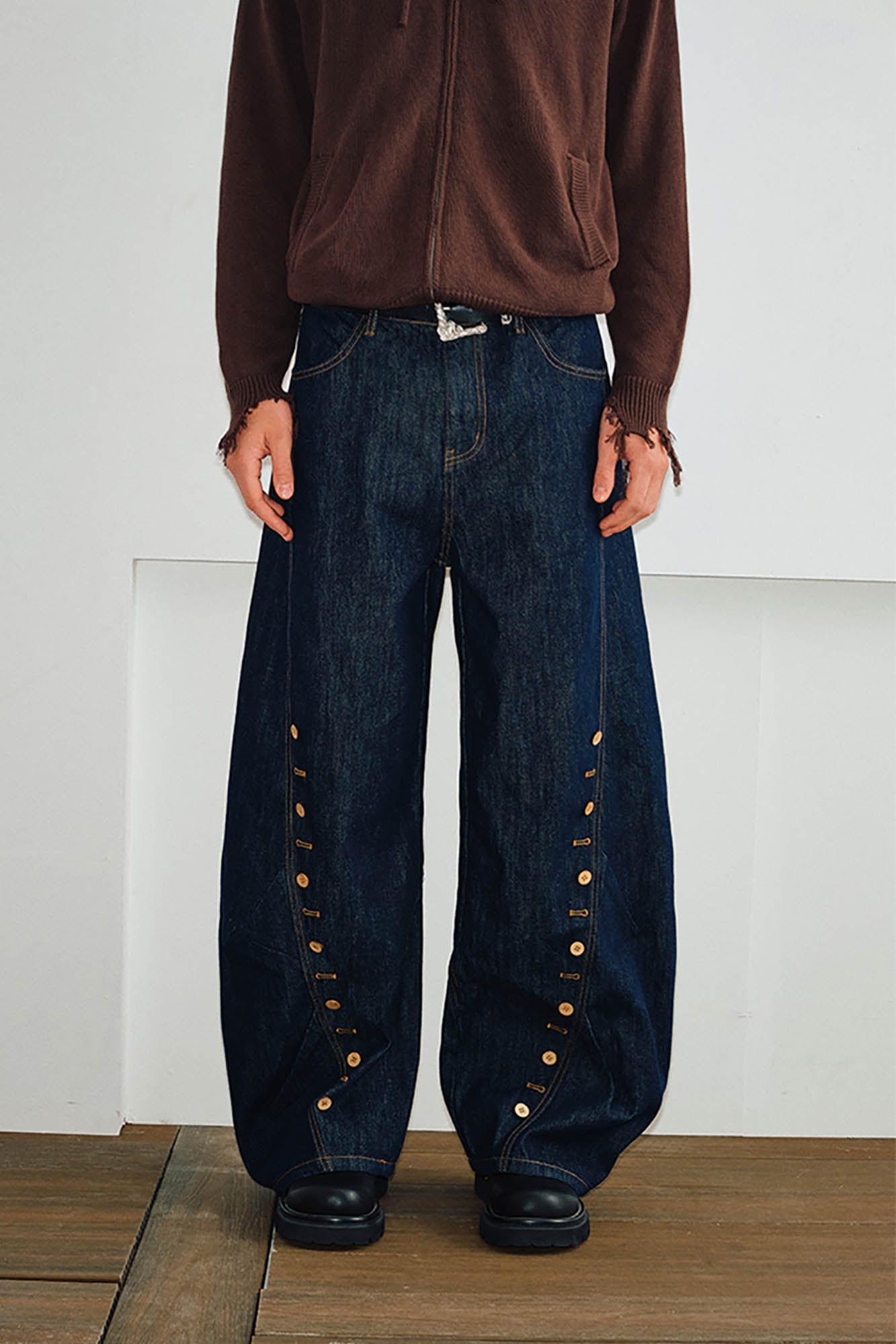 KREATE Button-Trim Flared Jeans