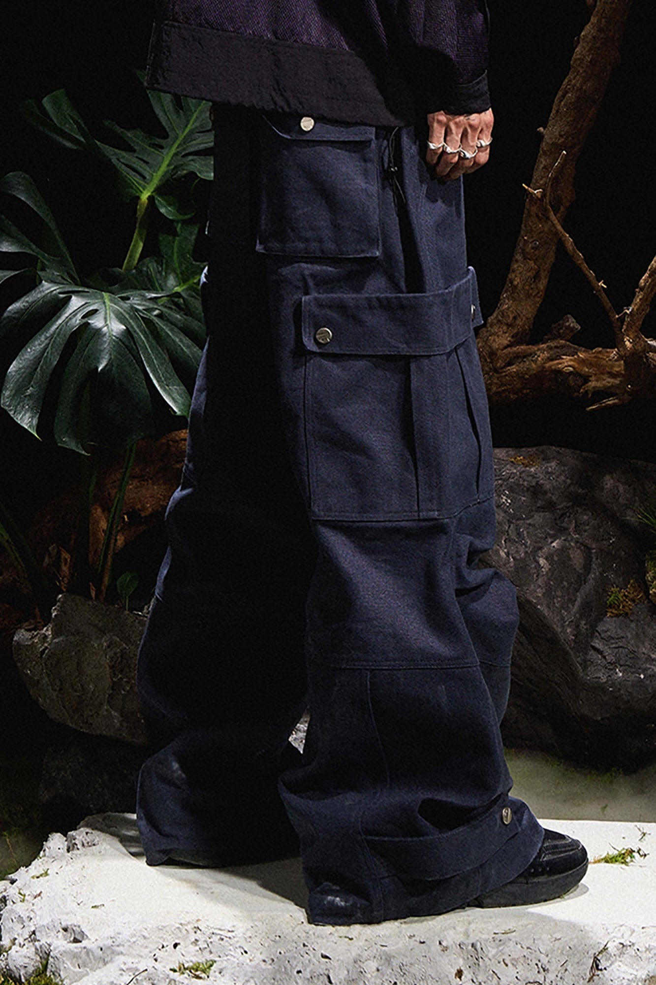 RELABEL Multi-Pocket Oversized Workwear Cargo Pants Dark Gray