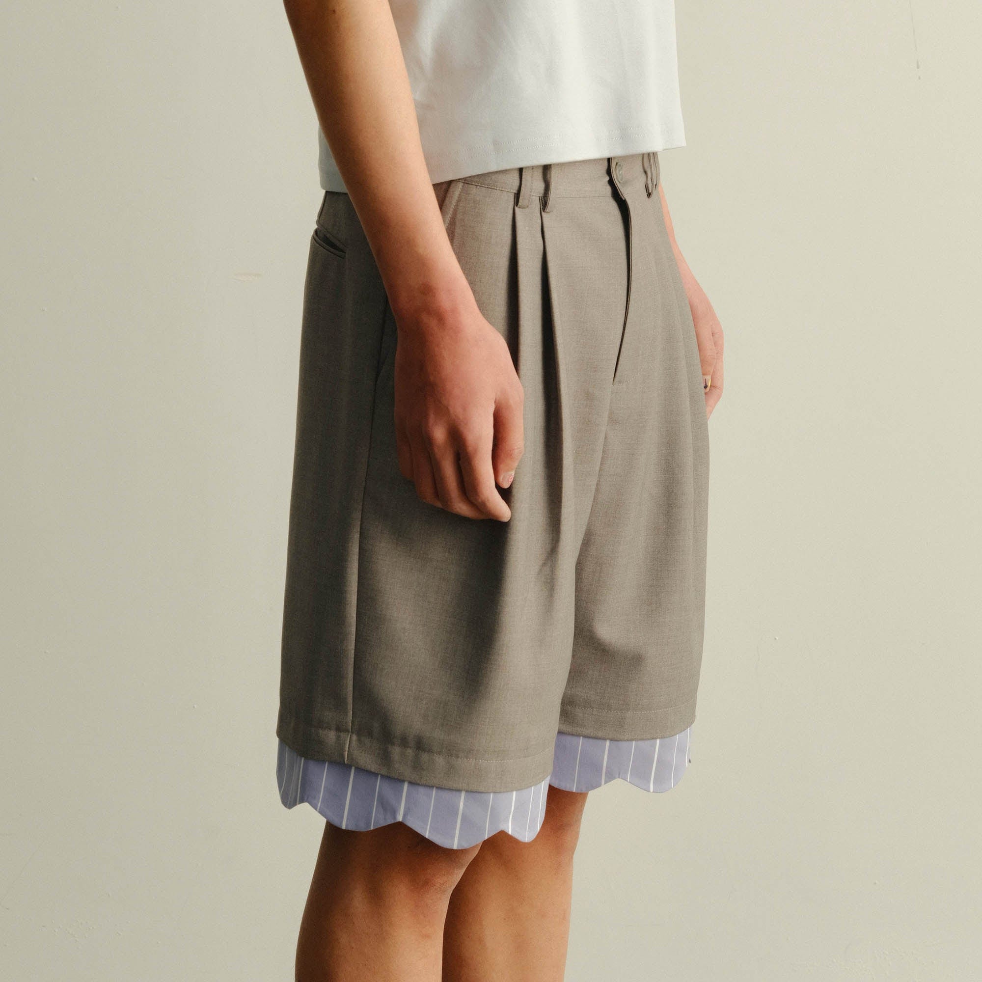 KADAKADA Scalloped Layered Hem Pleated Shorts