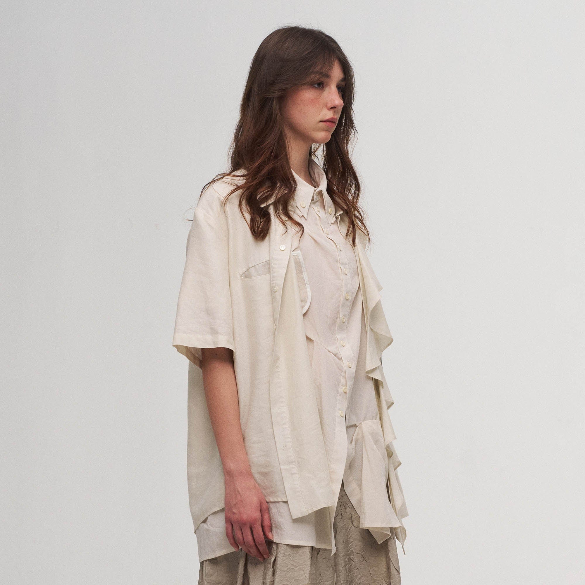 ILNya Nieternite Nifutur Asymmetrical Ruffle Iris Half Shirt