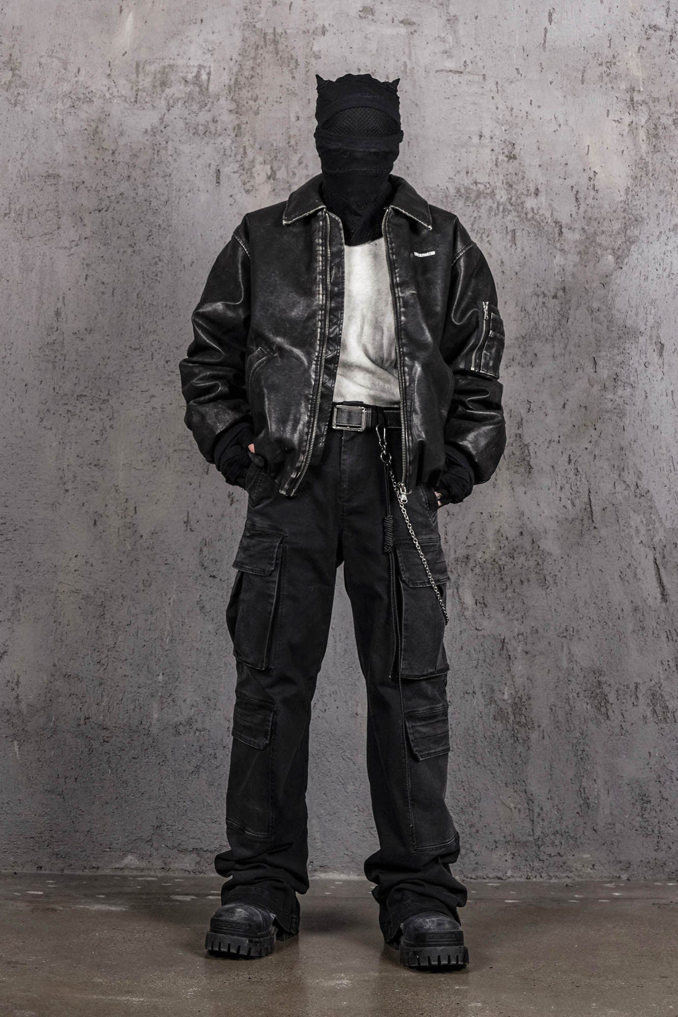 UNDERWATER Multi Pockets Gradient Jeans Black