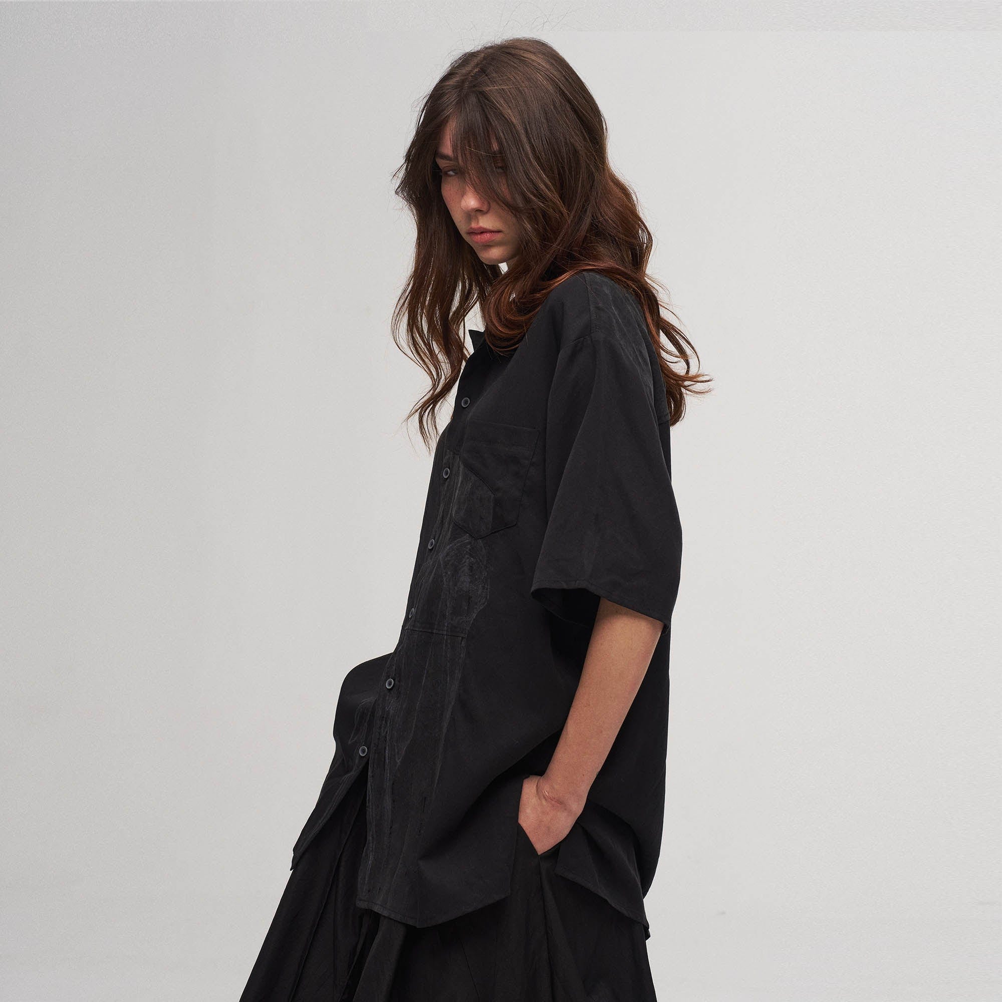 ILNya Nieternite Nifutur Dark Angel Paneled Half Shirt