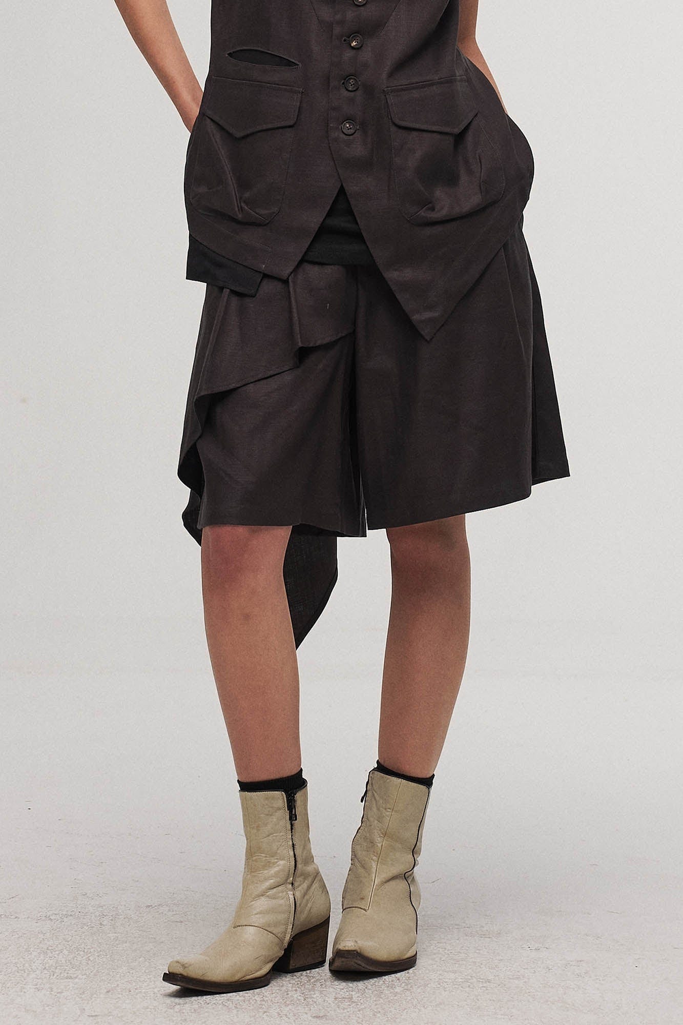 ILNya Nieternite Nifutur Asymmetrical Draped Pleated Shorts
