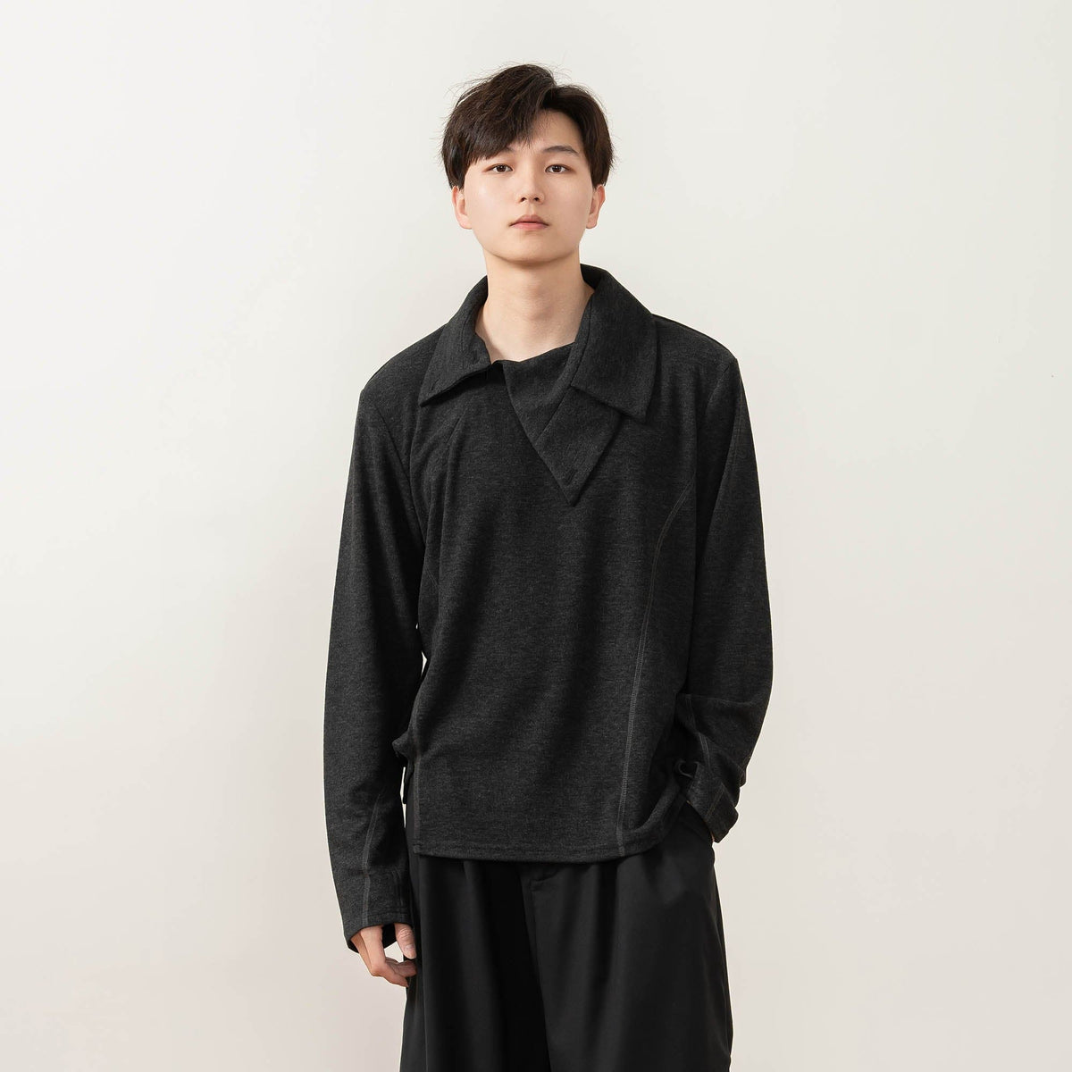 MOITIEDEPETALE Asymmetrical Collar Stitch Spliced Pullover