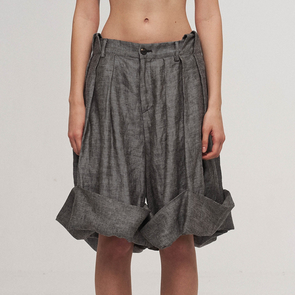 ILNya Nieternite Nifutur Crinkled Fold-Hem Pleated Linen Shorts
