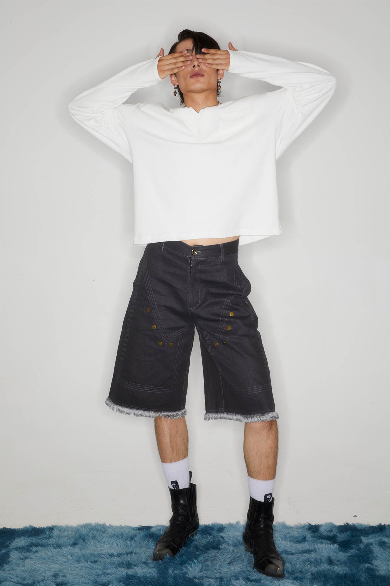 KADAKADA Rivet Raw Edge Shorts