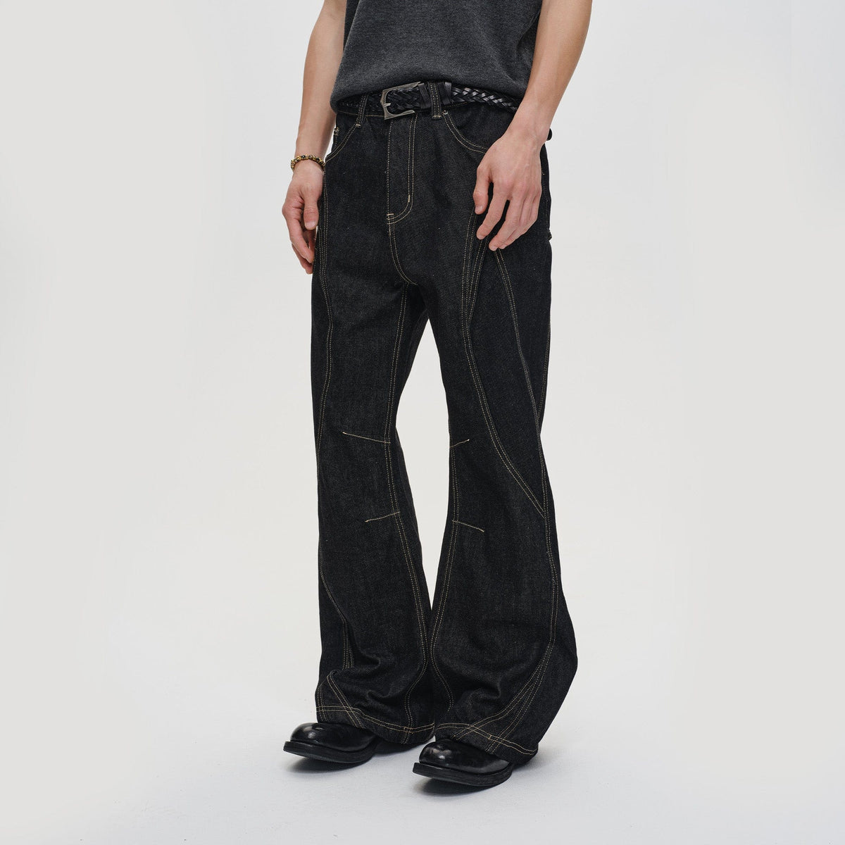 CATSSTAC Curved Panel Stitch Straight-Leg Raw Jeans