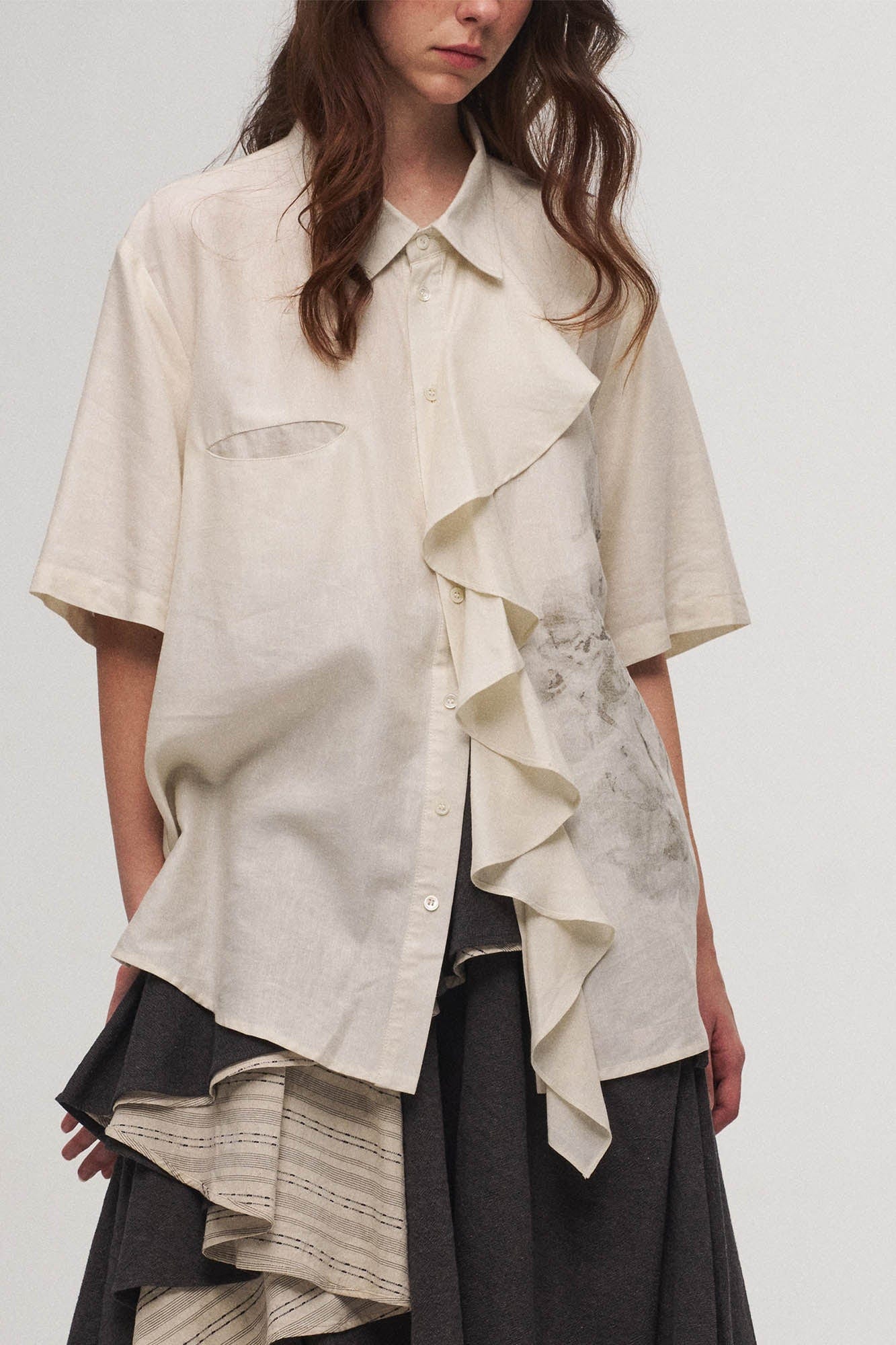 ILNya Nieternite Nifutur Asymmetrical Ruffle Iris Half Shirt