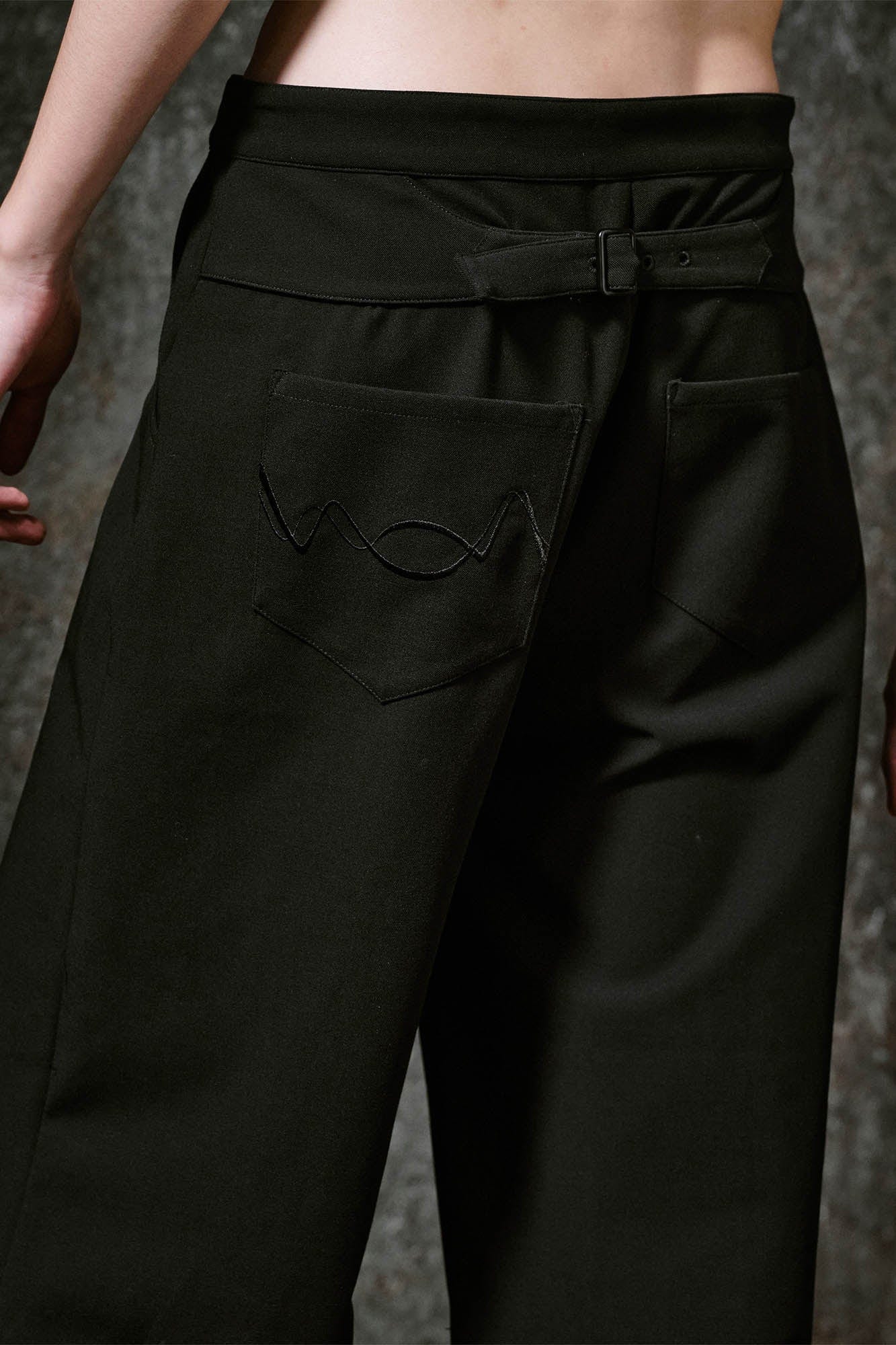 ILNya Nieternite Nifutur Back Tab Embroidered Flared Trousers