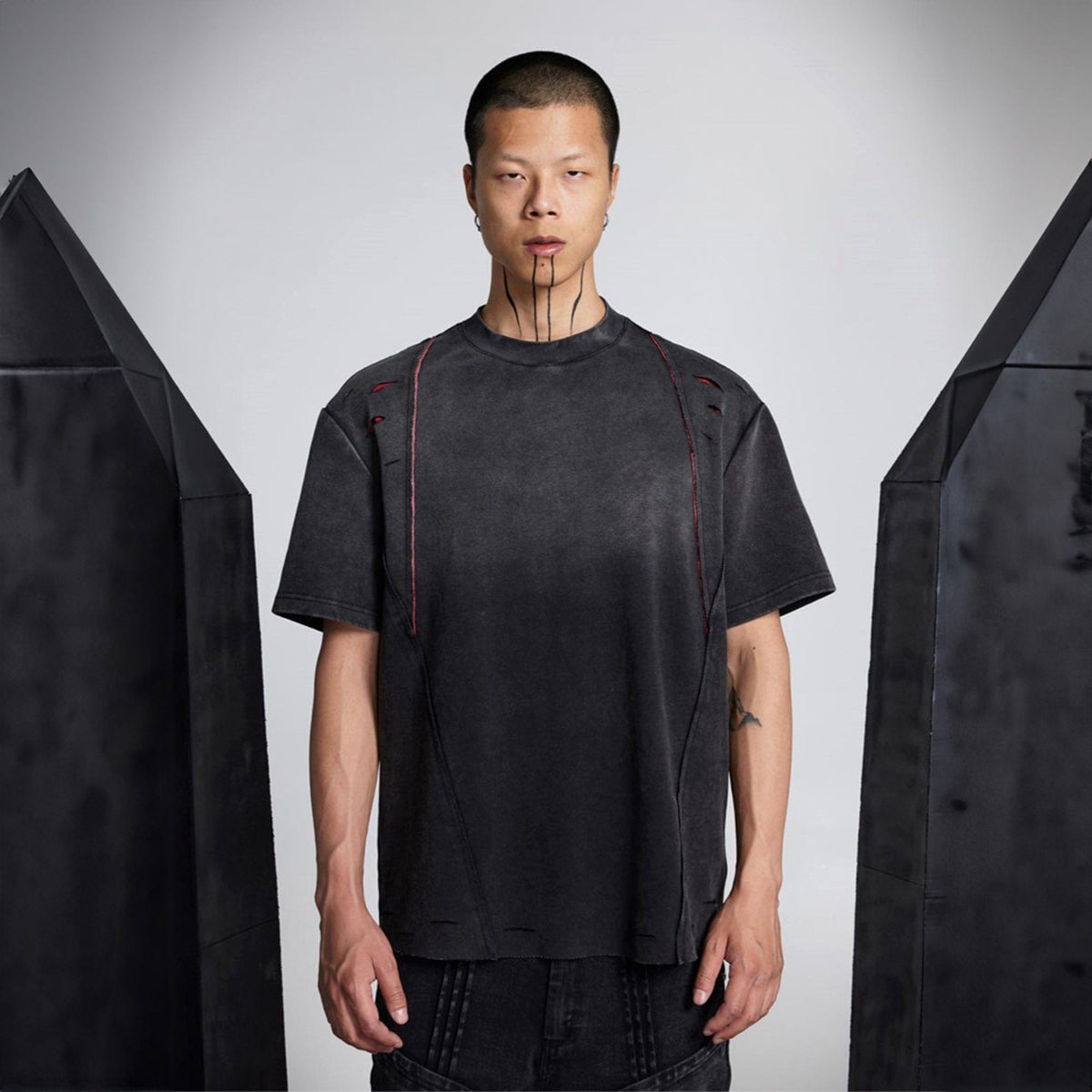 SSIN7 Distressed Scar Spliced T-Shirt